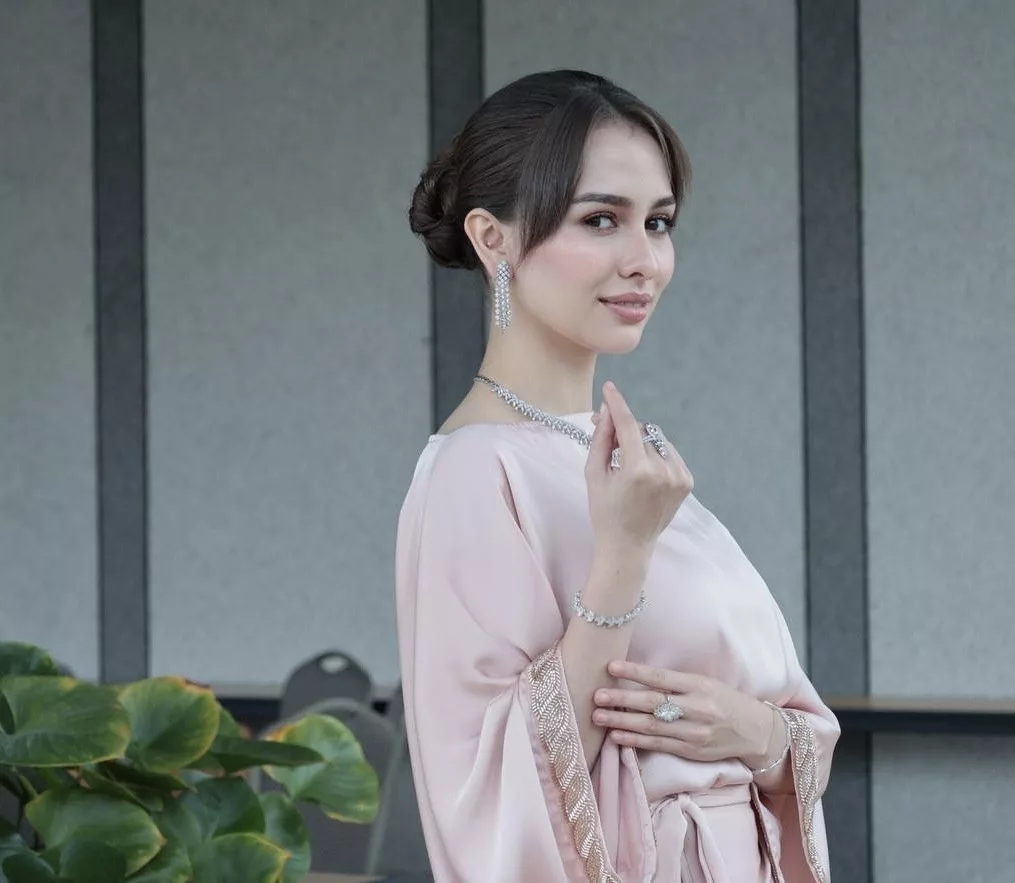 “Saya Rasa, Rata-Rata Wanita Pun Sukakan Barangan Perhiasan Diri,” – Anna Jobling Angkat Tema ‘Pulang’