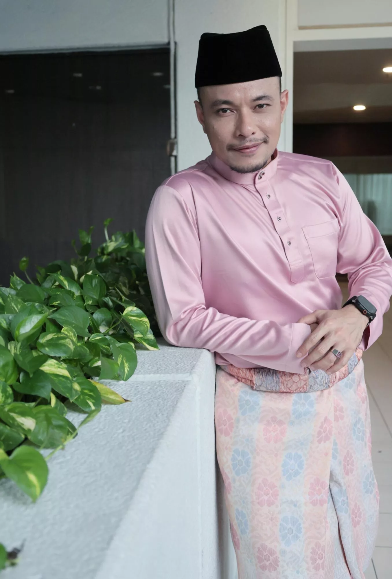 “Tujuan Hidup Bukan Menyanyi Saja,” – Pernah Depresi, Riz Zaizizi Kini Bangkit… Temui Makna Hidup Sebagai Guru Vokal Mengaji