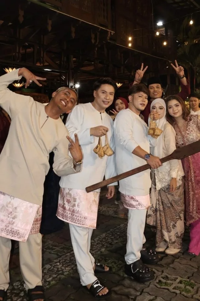 “Pada Awal Hanya Bertanya, Bergurau…,” – Peminat Hulur RM1 Pun Jadi! Mohd Mentor & Zwen Superchild Kumpul RM600, Rakam Lagu Raya Baharu