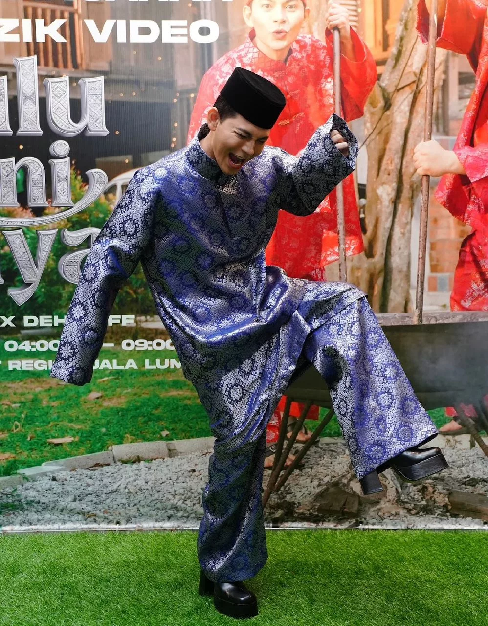 “Nak Buat Sesuatu, Biar Betul-Betul,” - Giliran Izzue Islam & Dehaniff Lancar Lagu Raya, MV ‘Gila’ Siap Bawa Lembu Dari Melaka & Bukan Nak Berlawan Dengan Sesiapa 10 “Nak Buat Sesuatu, Biar Betul-Betul,” – Giliran Izzue Islam & Dehaniff Lancar Lagu Raya, MV ‘Gila’ Siap Bawa Lembu Dari Melaka & Bukan Nak Berlawan Dengan Sesiapa