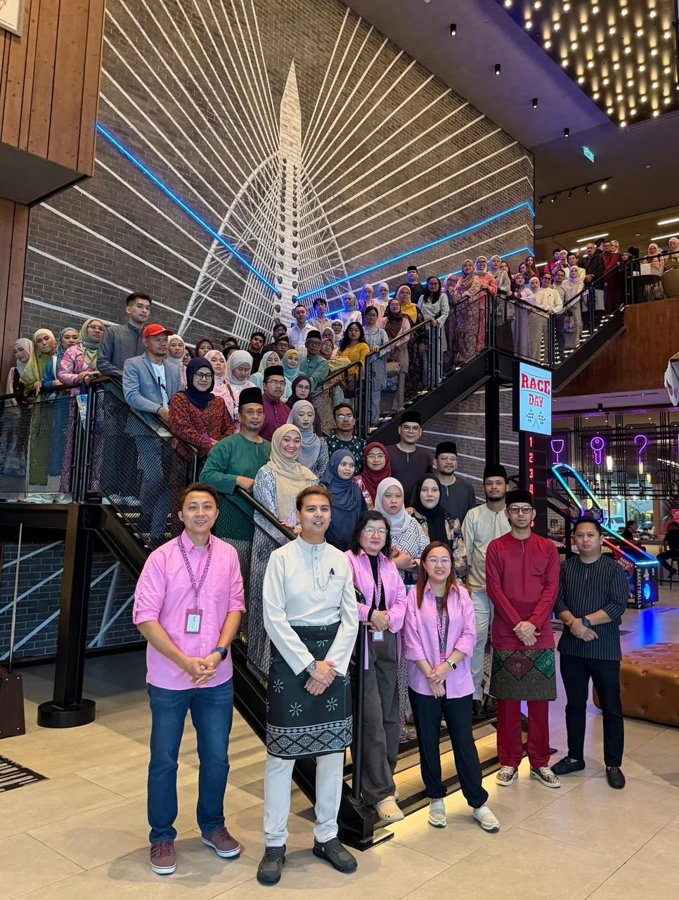 “Berpeluang Nikmati Pelbagai Hadiah,” - Persembahan Malam Madrasah Ramadan & Nyanyian Artis Meriahkan Festival 3 Hari Berturut-Turut 5 “Berpeluang Nikmati Pelbagai Hadiah,” – Persembahan Malam Madrasah Ramadan & Nyanyian Artis Meriahkan Festival 3 Hari Berturut-Turut