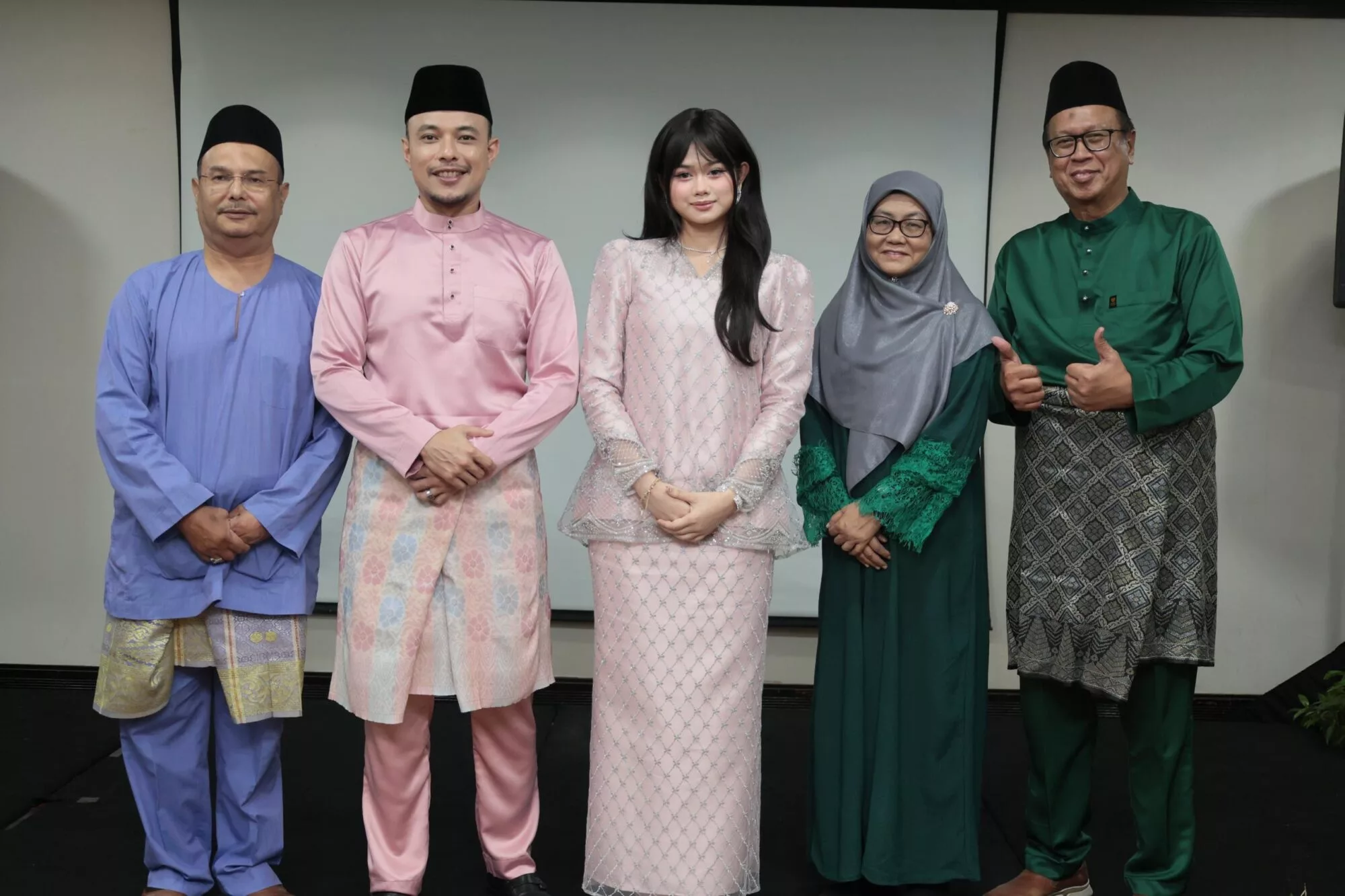 “Tujuan Hidup Bukan Menyanyi Saja,” – Pernah Depresi, Riz Zaizizi Kini Bangkit… Temui Makna Hidup Sebagai Guru Vokal Mengaji