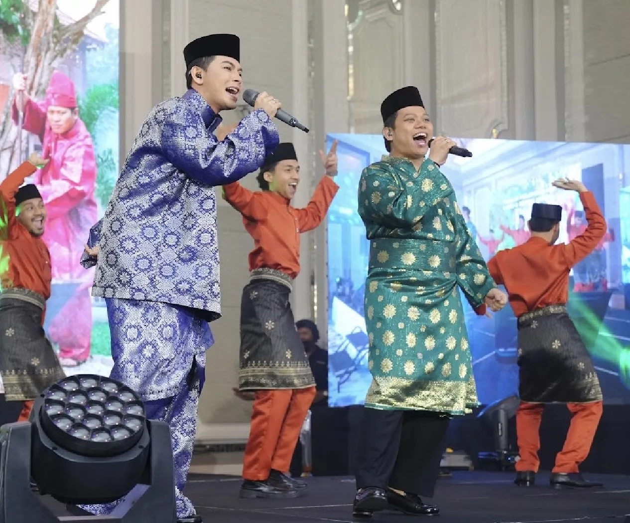 “Nak Buat Sesuatu, Biar Betul-Betul,” – Giliran Izzue Islam & Dehaniff Lancar Lagu Raya, MV ‘Gila’ Siap Bawa Lembu Dari Melaka & Bukan Nak Berlawan Dengan Sesiapa