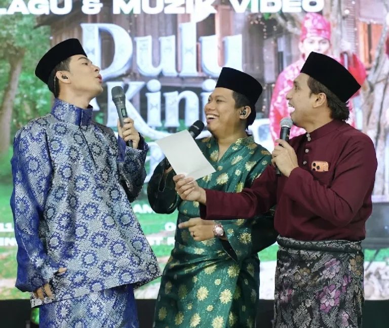 “Nak Buat Sesuatu, Biar Betul-Betul,” - Giliran Izzue Islam & Dehaniff Lancar Lagu Raya, MV ‘Gila’ Siap Bawa Lembu Dari Melaka & Bukan Nak Berlawan Dengan Sesiapa 12 “Nak Buat Sesuatu, Biar Betul-Betul,” – Giliran Izzue Islam & Dehaniff Lancar Lagu Raya, MV ‘Gila’ Siap Bawa Lembu Dari Melaka & Bukan Nak Berlawan Dengan Sesiapa