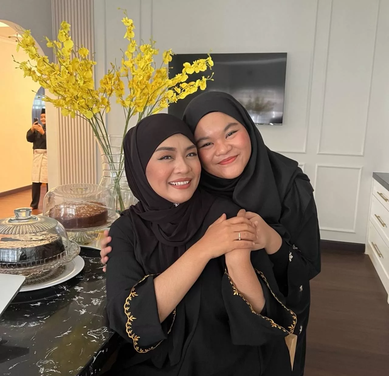 “Ini Bukan Kali Pertama Dia Bertindak Biadap,” – Permohonan Maaf Tak Cukup, Liza Hanim Mahu Bersemuka Dengan Individu Hina Anak