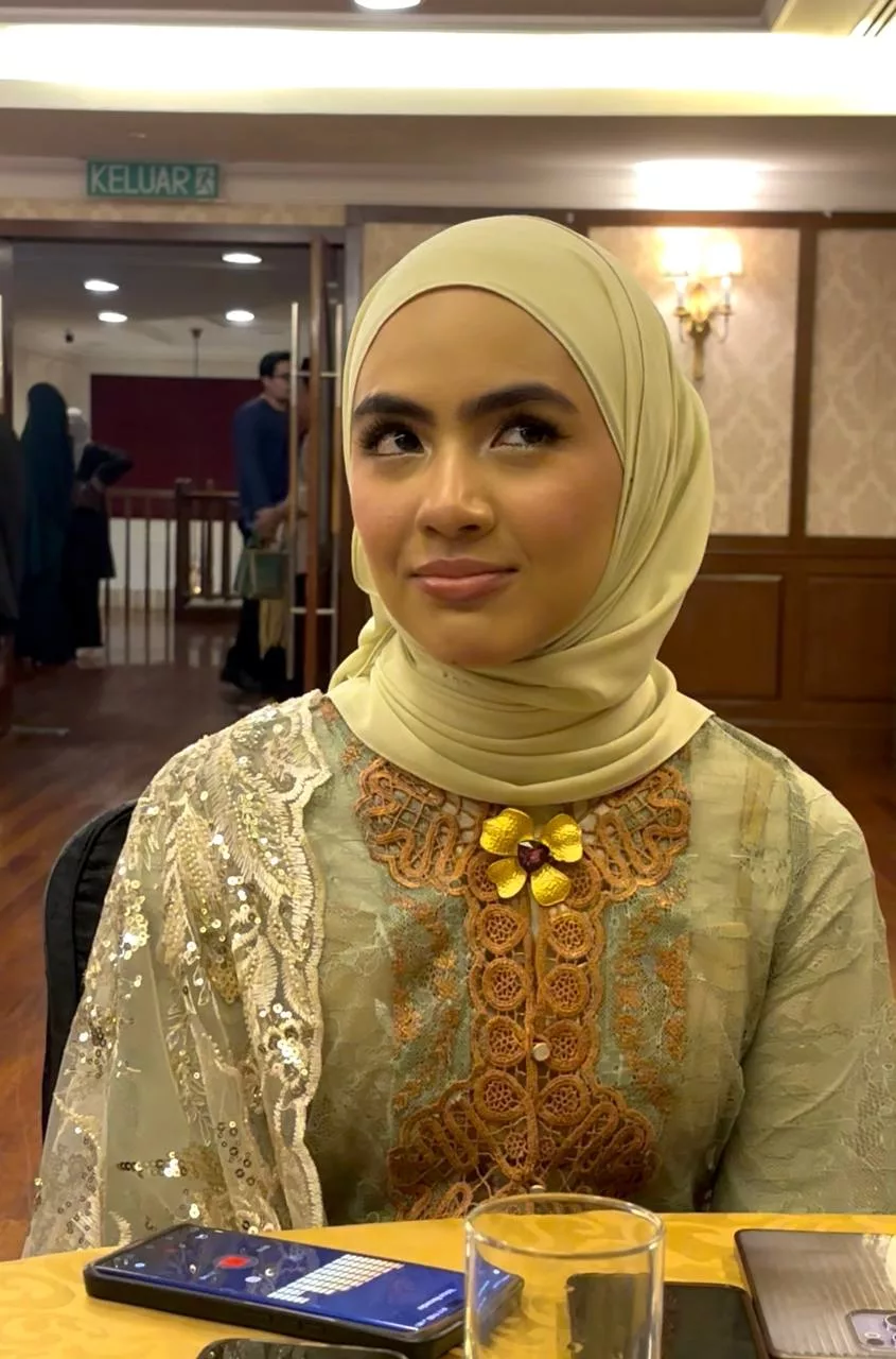 “Perasaan Boleh Berputik Di Mana-Mana, Tak Kira Tempat,” – Erysha Emyra Percaya Cinta Lokasi, Selesa Berkawan Dengan Ariel Fesol