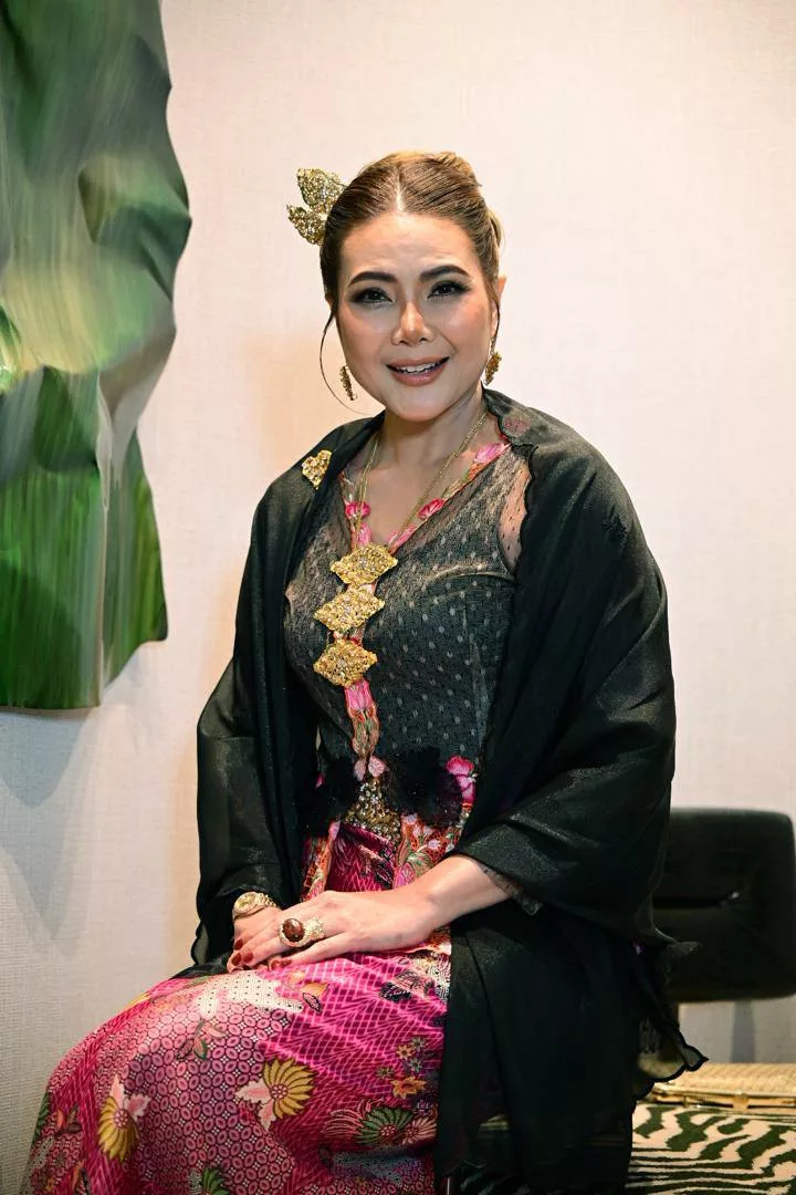 Selepas 28 Tahun, Heyda Hafeey Kembalikan Kenangan Menerusi Zapin Usik Mengusik 2.0 – “Orang Tahu Senario, Bukan Kenal Penyanyi Wanitanya.”