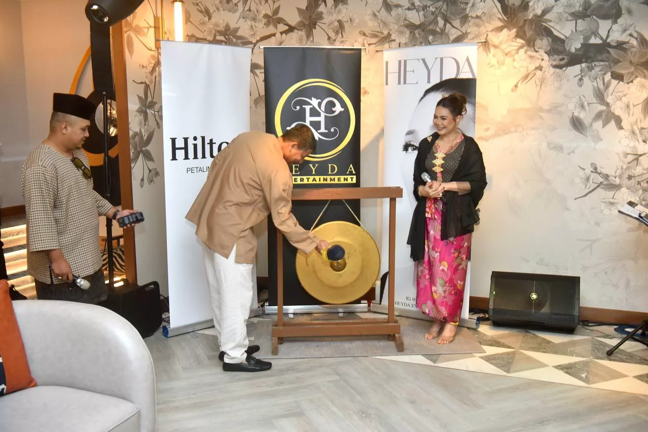 Selepas 28 Tahun, Heyda Hafeey Kembalikan Kenangan Menerusi Zapin Usik Mengusik 2.0 – “Orang Tahu Senario, Bukan Kenal Penyanyi Wanitanya.”