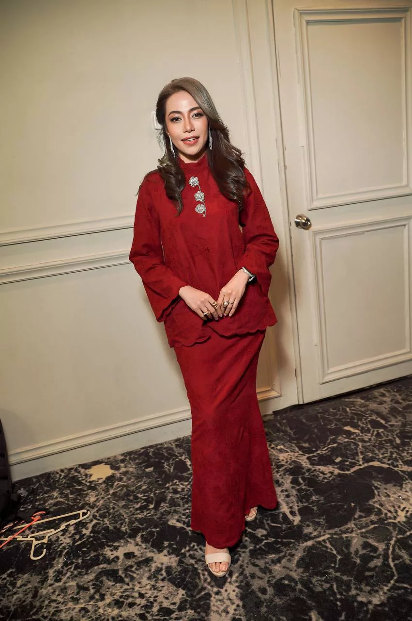 “Sebagai Junior Yang Baru Merangkak…,” – Elly Arifin Tak Tersinggung Ditegur Penyampai Senior, Sedia Baiki Kelemahan Di Konti Radio