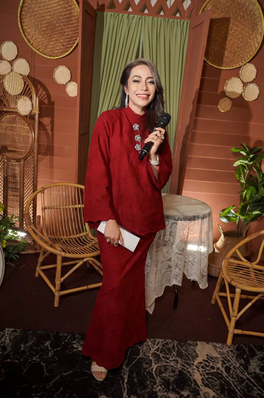 “Sebagai Junior Yang Baru Merangkak…,” – Elly Arifin Tak Tersinggung Ditegur Penyampai Senior, Sedia Baiki Kelemahan Di Konti Radio