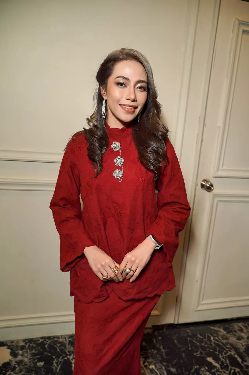 “Sebagai Junior Yang Baru Merangkak…,” – Elly Arifin Tak Tersinggung Ditegur Penyampai Senior, Sedia Baiki Kelemahan Di Konti Radio