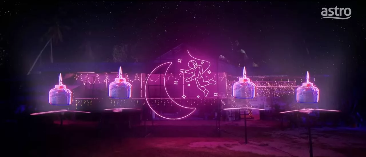 Ego Dua Sahabat Cetus Konflik Dalam Kampung! Iklan Raya Astro ‘Bila Bersama, Lagi Jadi’ Bariskan Bintang Gred A… Sarat Komedi, Nostalgia & Pengajaran