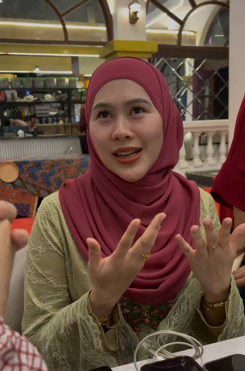 “Tiada Suasana Riuh Bila Nak Bergambar,” - Dr. Afifah Sambut Syawal Pertama Tanpa Anak-Anak, Akui Rasa Janggal 8 “Tiada Suasana Riuh Bila Nak Bergambar,” – Dr. Afifah Sambut Syawal Pertama Tanpa Anak-Anak, Akui Rasa Janggal