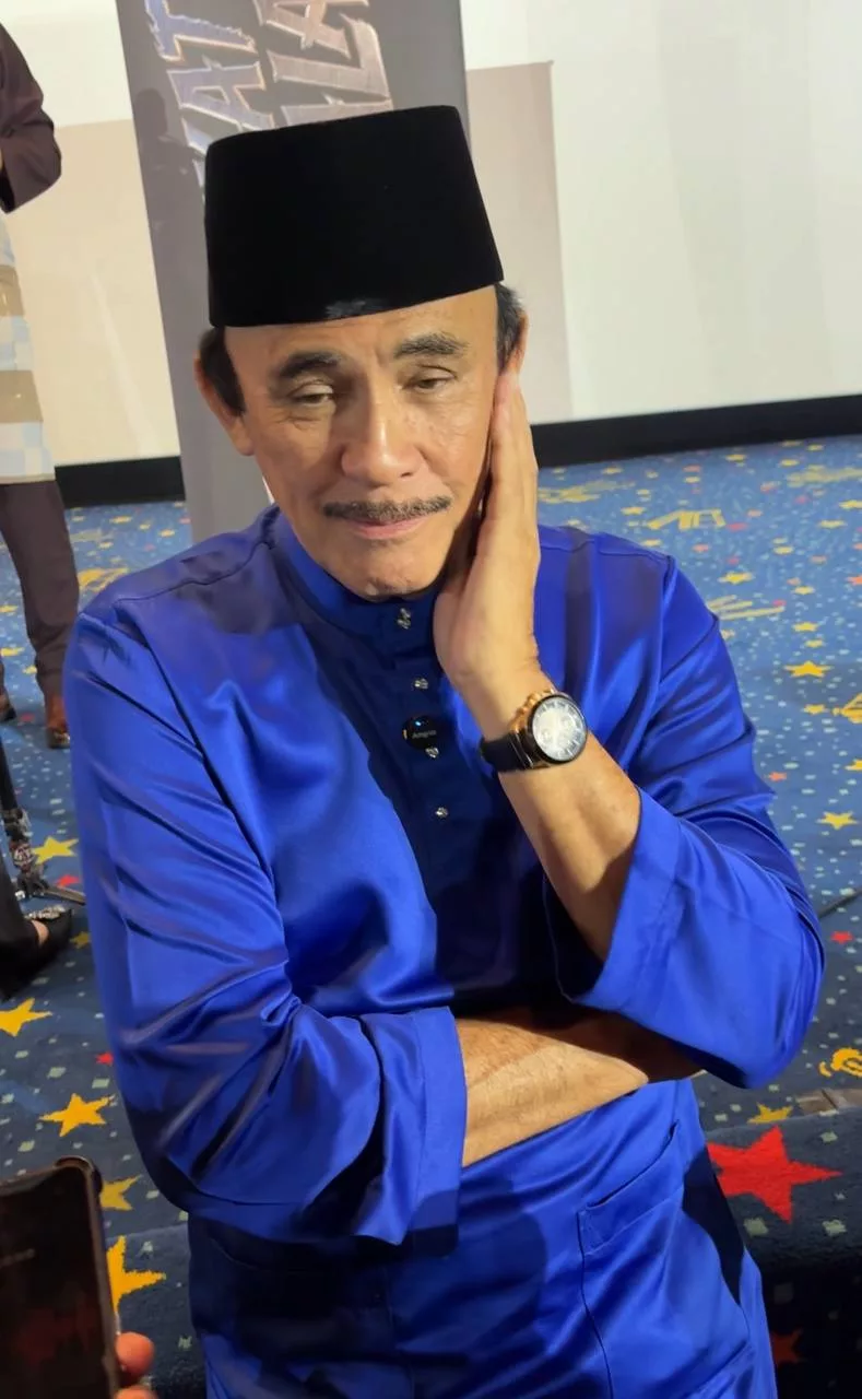 “Saya Nampak Dia Makin Ceria…,” - Yusof Haslam & Isteri Teruja Sambut Syawal Bersama Syamsul Yusof, Momen Bermaafan Jadi Perhatian 7 “Saya Nampak Dia Makin Ceria…,” – Yusof Haslam & Isteri Teruja Sambut Syawal Bersama Syamsul Yusof, Momen Bermaafan Jadi Perhatian