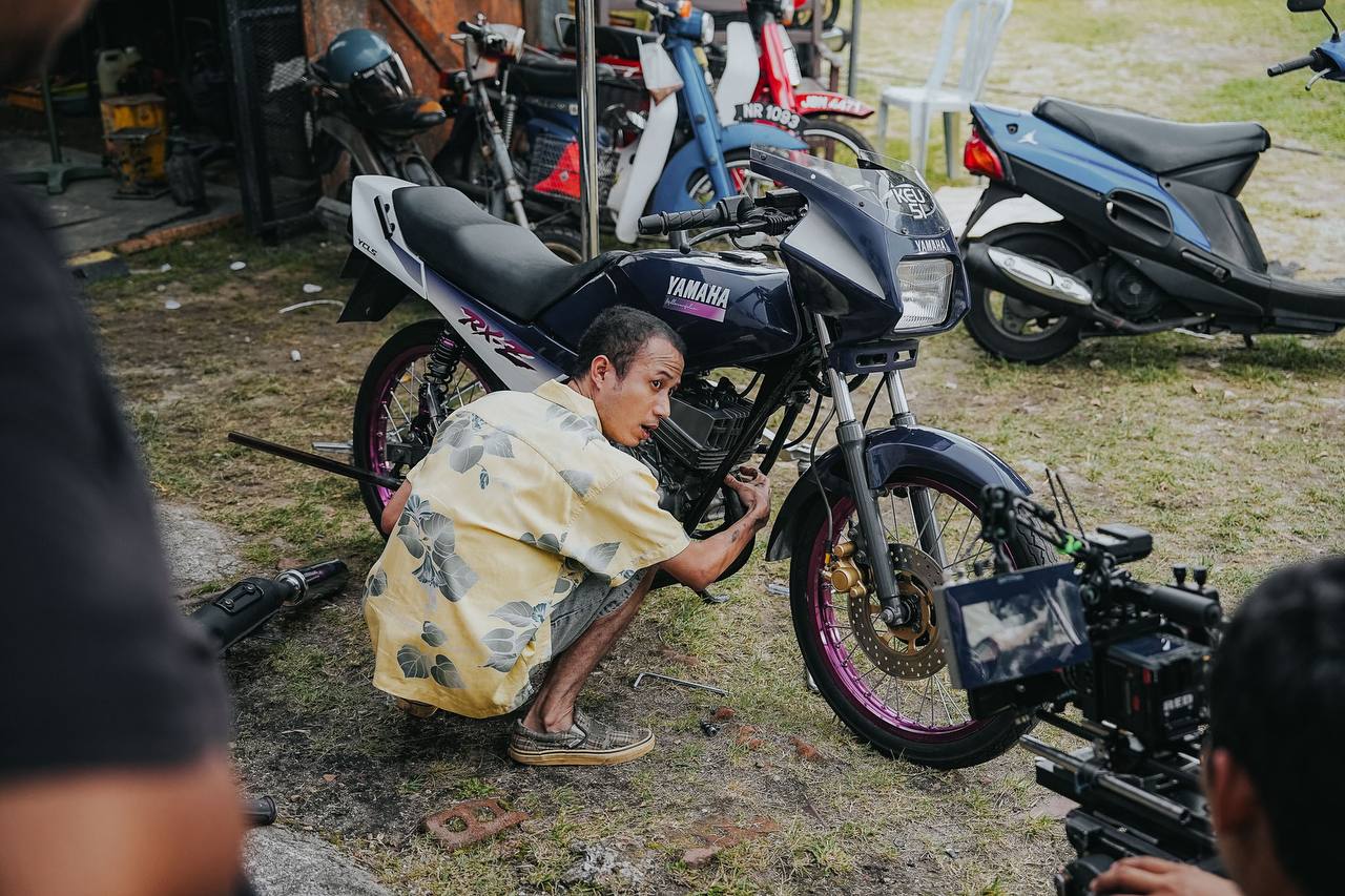 “Bila Mereka Besar Nanti…,” – RXZ Purple & Ekzos ‘Paip Senapang’ Kini Jadi Trend, Pengarah Sangkal Dakwaan Malaikat Malam Beri Pengaruh Buruk