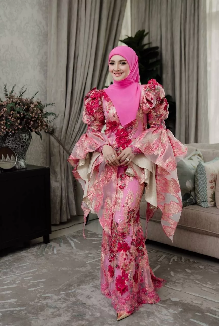 “Bahagia Kalian, Bahagia Kami…,” – Fazura Luah Rasa Syukur, Terharu Lihat Cinta Bella Astillah & Dipertemukan Dengan Lelaki Budiman Syed Saddiq