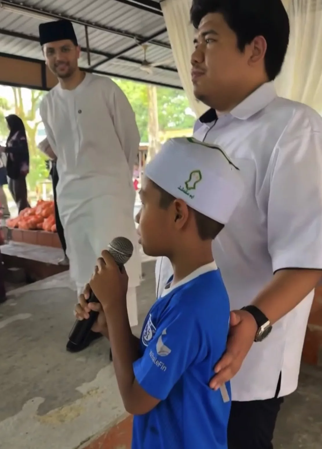 “Bangga Melihat Anak-Anak Ini,” – PU Riz, Izzah Anuar Santuni Warga PPR & Edar Juadah Berbuka, Dakwah Santai ‘Sambung Ayat’ Al-Quran Jadi Sorotan