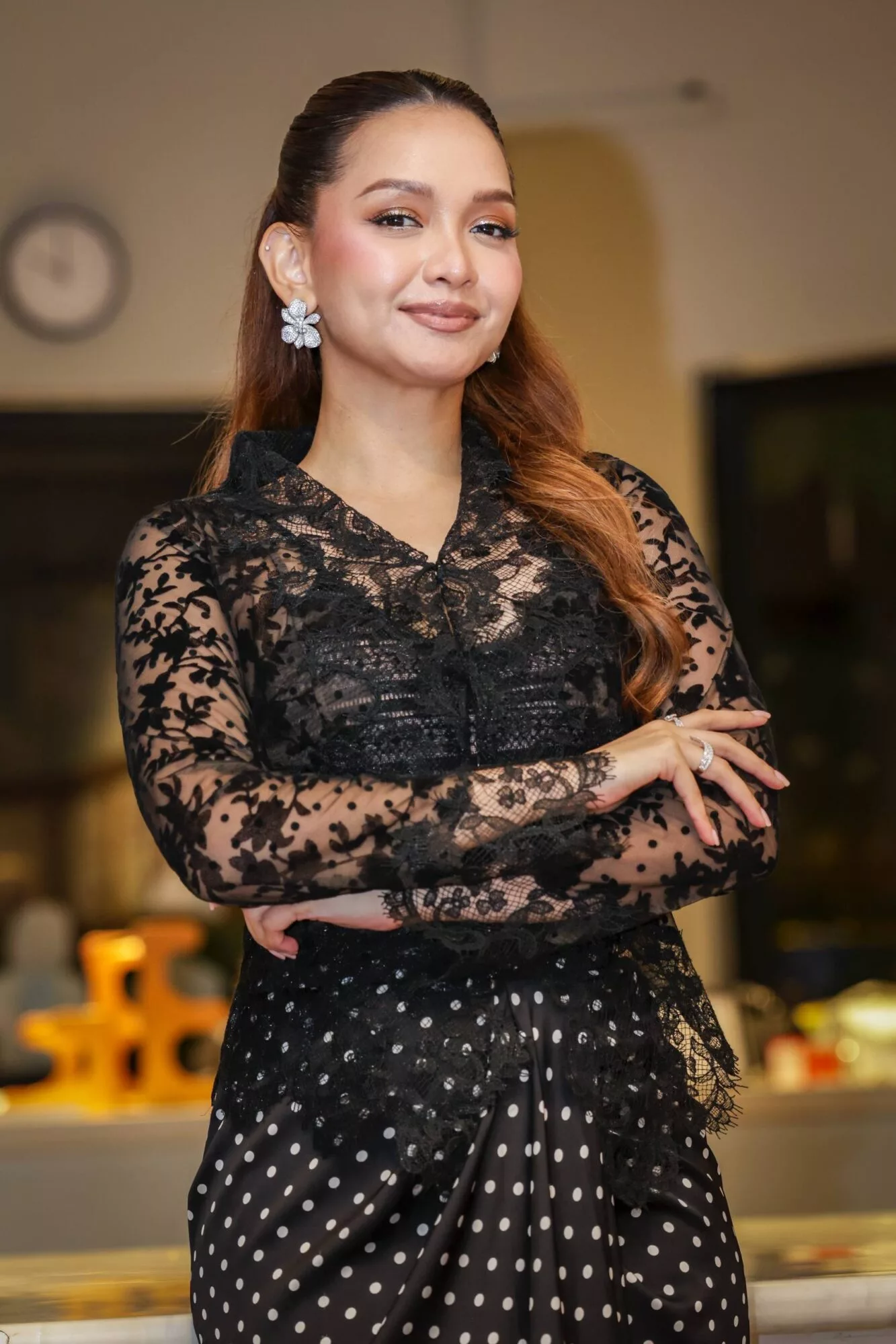 “Tak Perlu Romatik, Tanya ‘Dah Makan?’ Pun Okay,”- Azira Syafinaz Tertarik Dengan Lelaki Sentiasa Tunjuk Usaha, Nafi Sukar Didekati!