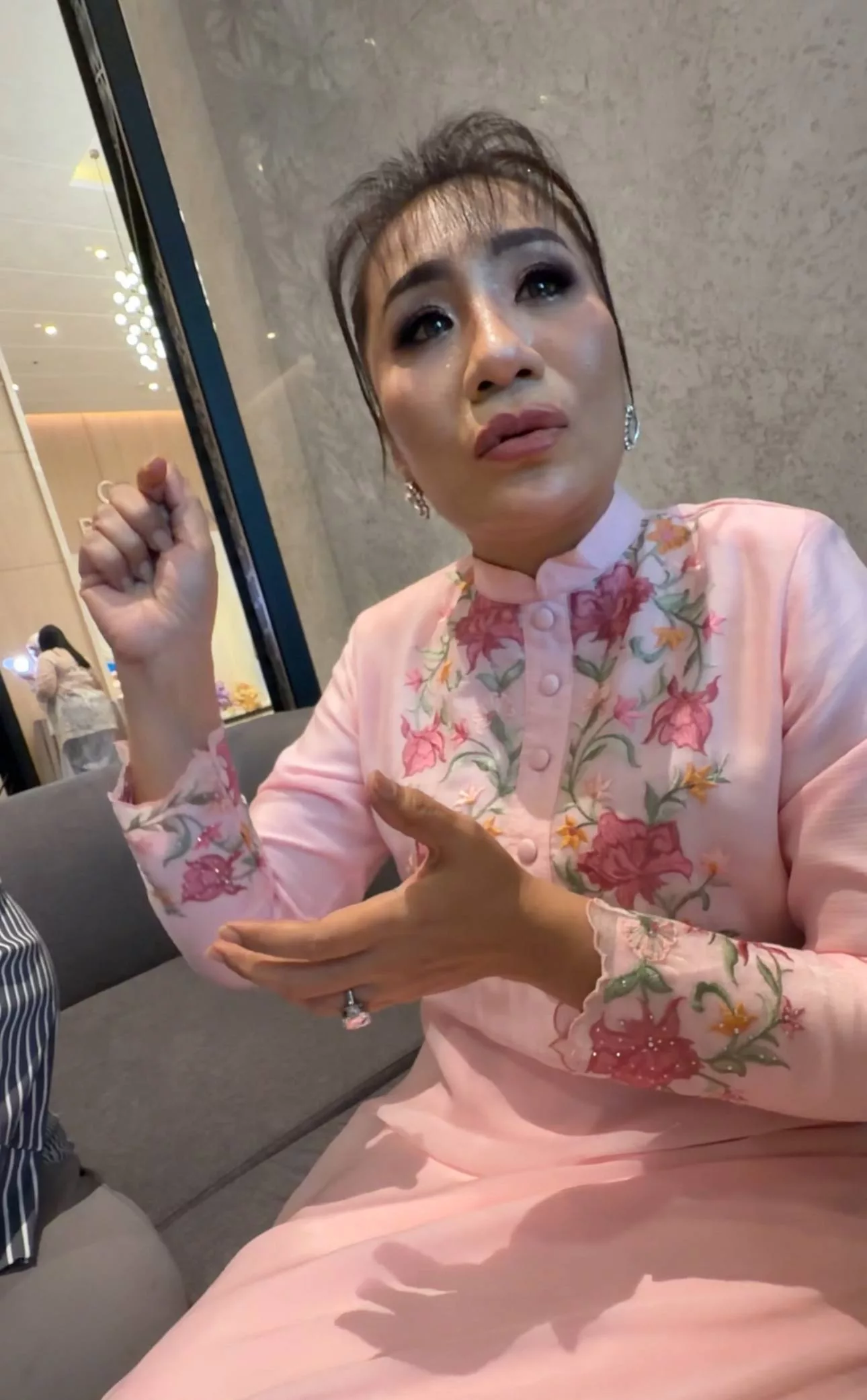 “Saya Tak Guna Suara Untuk Kutuk, Hentam Orang,” - Amelina Sedih Bila Ada Yang Pertikai Cara Anak Seni Cari Rezeki, Syukur Bakat Jadi Penyanyi 9 “Saya Tak Guna Suara Untuk Kutuk, Hentam Orang,” – Amelina Sedih Bila Ada Yang Pertikai Cara Anak Seni Cari Rezeki, Syukur Bakat Jadi Penyanyi