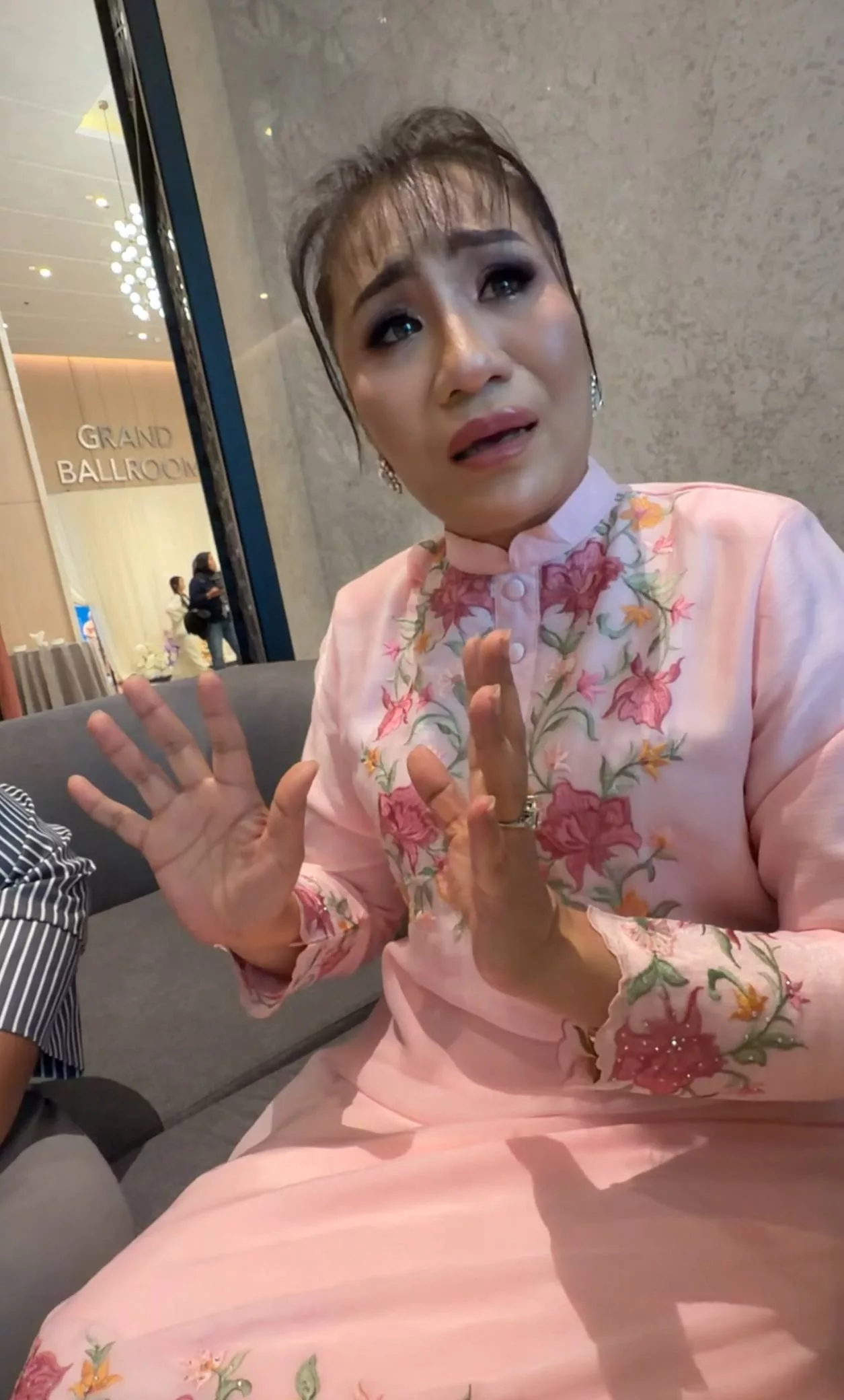 “Saya Tak Guna Suara Untuk Kutuk, Hentam Orang,” - Amelina Sedih Bila Ada Yang Pertikai Cara Anak Seni Cari Rezeki, Syukur Bakat Jadi Penyanyi 6 “Saya Tak Guna Suara Untuk Kutuk, Hentam Orang,” – Amelina Sedih Bila Ada Yang Pertikai Cara Anak Seni Cari Rezeki, Syukur Bakat Jadi Penyanyi