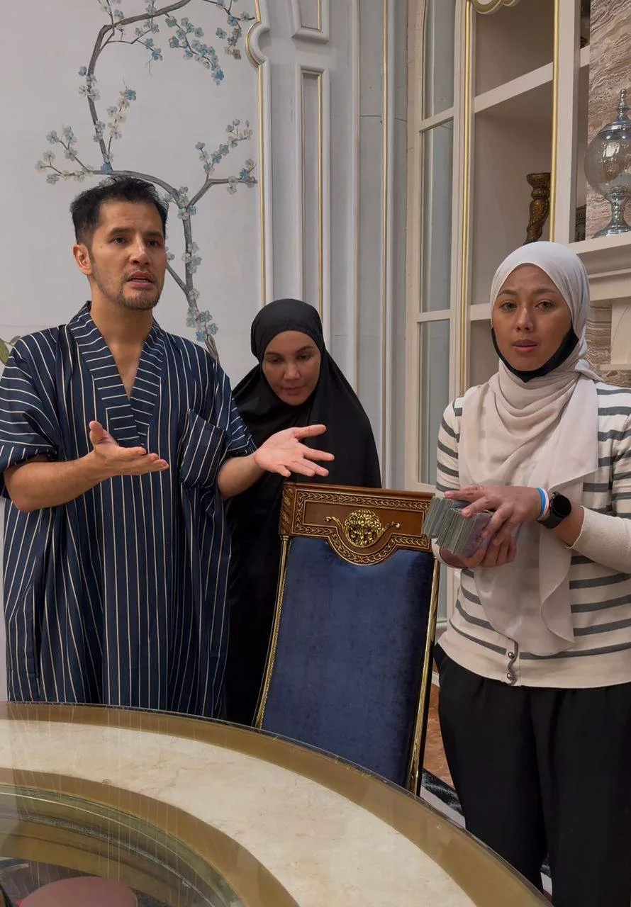 “Saya Ingat Orang Dah Bencikan Saya,” - Terima Rezeki RM40,000 Hasil Jualan Bersama Aliff Syukri, Azar Azmi Mahu Segera Langsai Hutang 6 “Saya Ingat Orang Dah Bencikan Saya,” – Terima Rezeki RM40,000 Hasil Jualan Bersama Aliff Syukri, Azar Azmi Mahu Segera Langsai Hutang