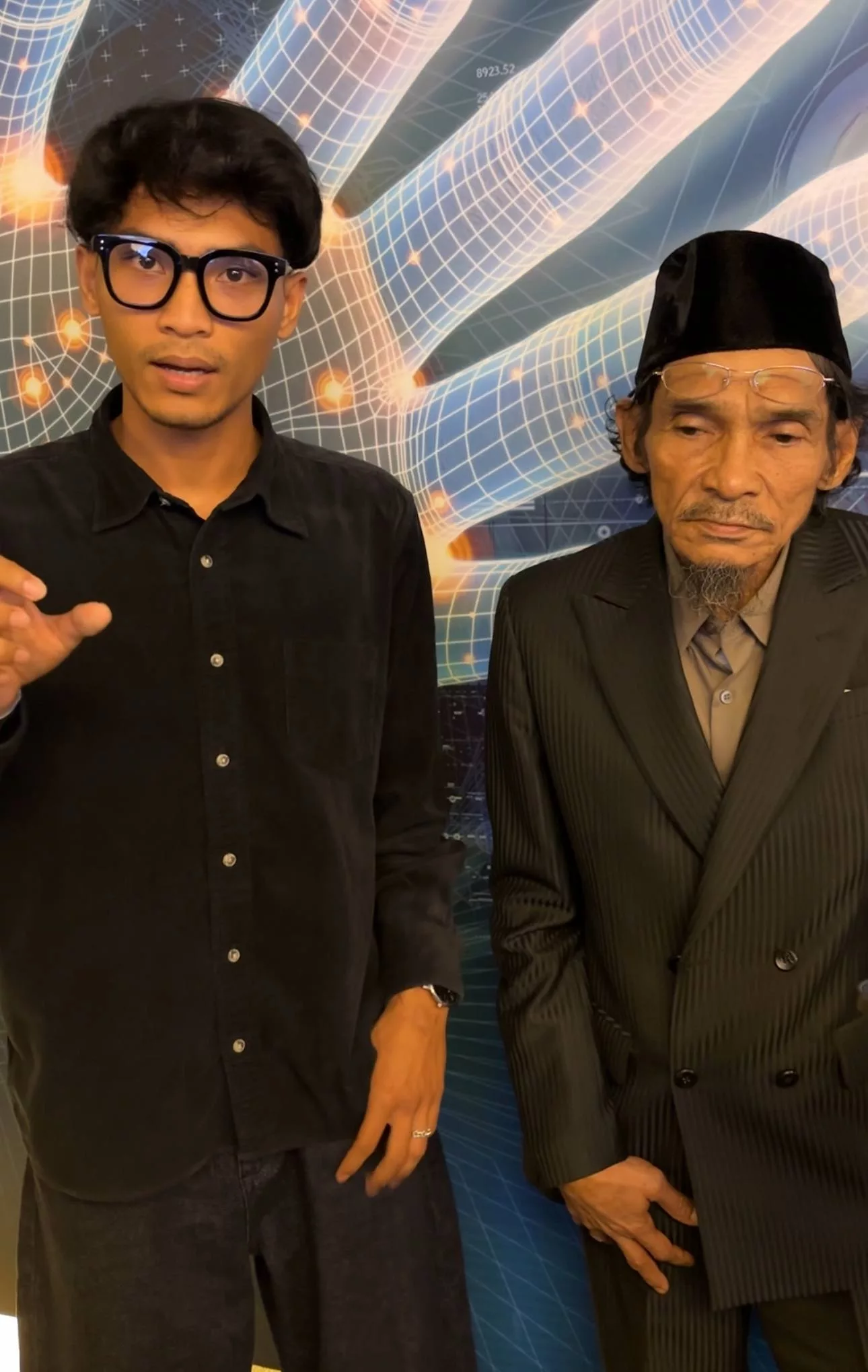 “Kena Bertanding Serius… Jaga Akhlak Dan Disiplin,” - Jamilul Hayat Serius Bawa Hussain Ceburi Bidang Seni, Jadi Contoh Teladan Yang Baik 9 “Kena Bertanding Serius… Jaga Akhlak Dan Disiplin,” – Jamilul Hayat Serius Bawa Hussain Ceburi Bidang Seni, Jadi Contoh Teladan Yang Baik