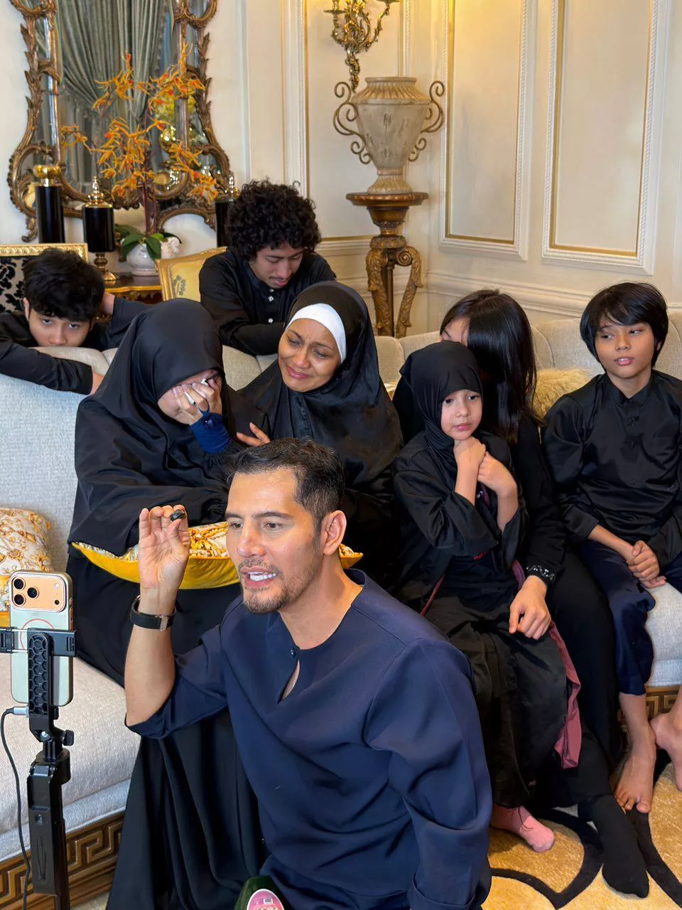 “Apa Yang Saya Beri Kepada Industri Hanyalah 30%…,” - Meniti Usia 51 Tahun, Norish Karman Masih Minat Nak Berlakon… Usia Bukan Penghalang Bawa Watak Berat 5 “Apa Yang Saya Beri Kepada Industri Hanyalah 30%…,” – Meniti Usia 51 Tahun, Norish Karman Masih Minat Nak Berlakon… Usia Bukan Penghalang Bawa Watak Berat