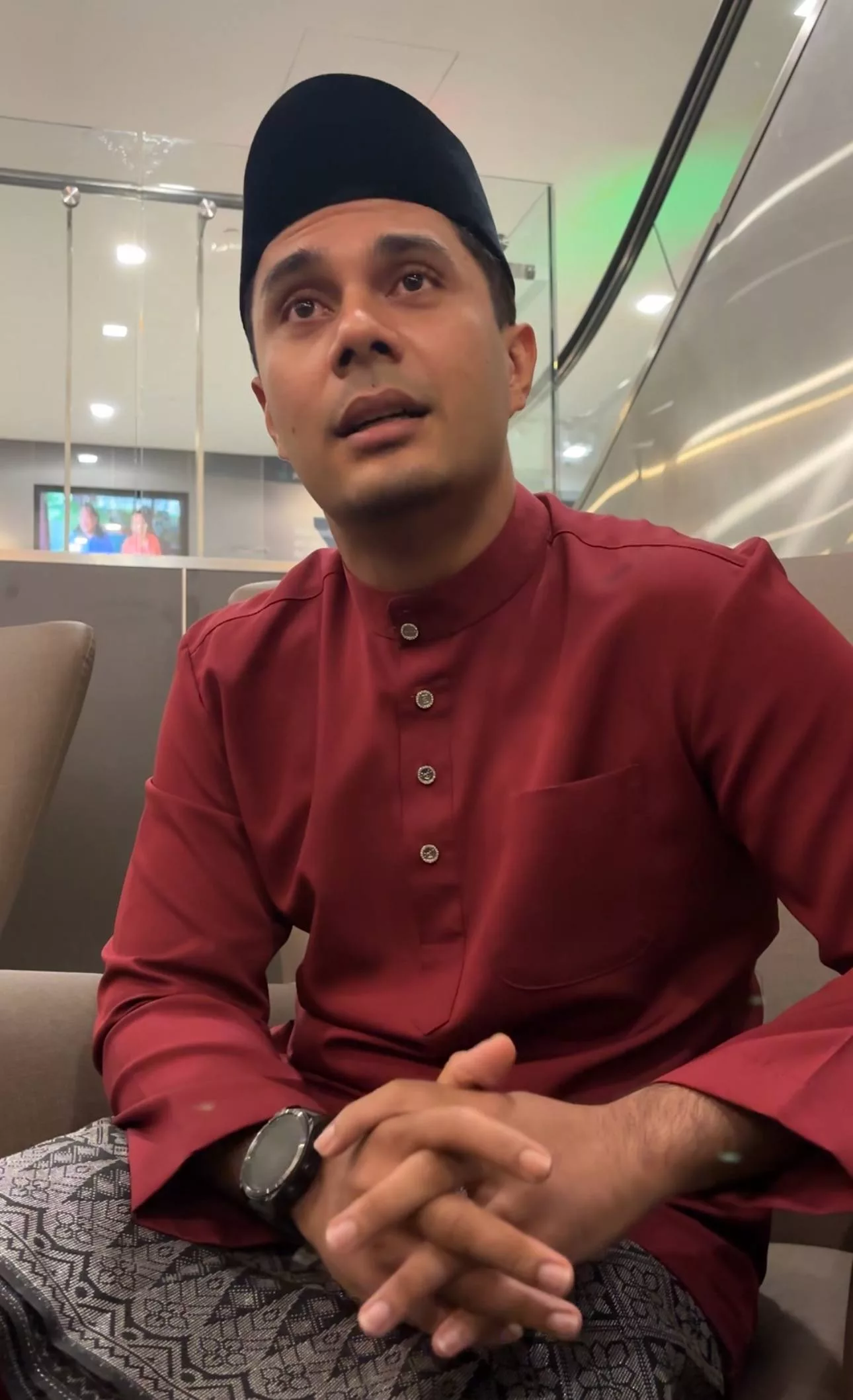 “Kami Memang Raya Asing Sebab…,” – Dakwaan Bercinta Dengan Jurusolek Merepek, Fikry Ibrahim Nafi Rumah Tangga Bergolak