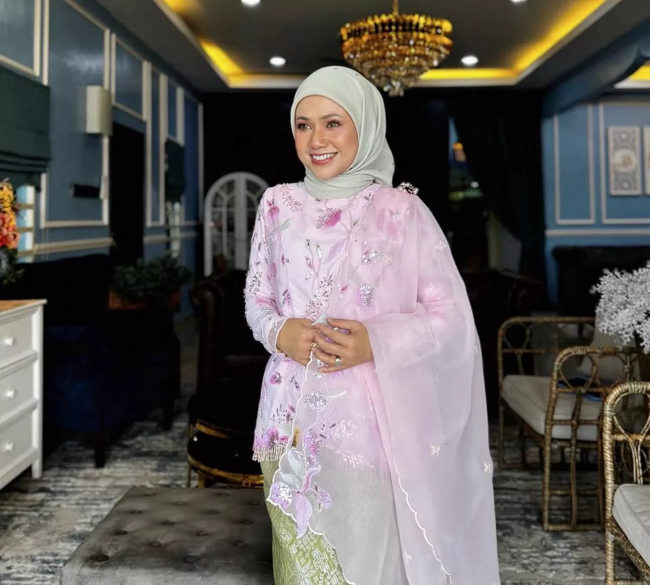 “Saya Cuma Nak Bantu Keluarga,” – Masih Relevan Jadi Penyampai Radio Sebab ‘Cable’? Feeya Iskandar Tampil Jelaskan Soal Rezeki