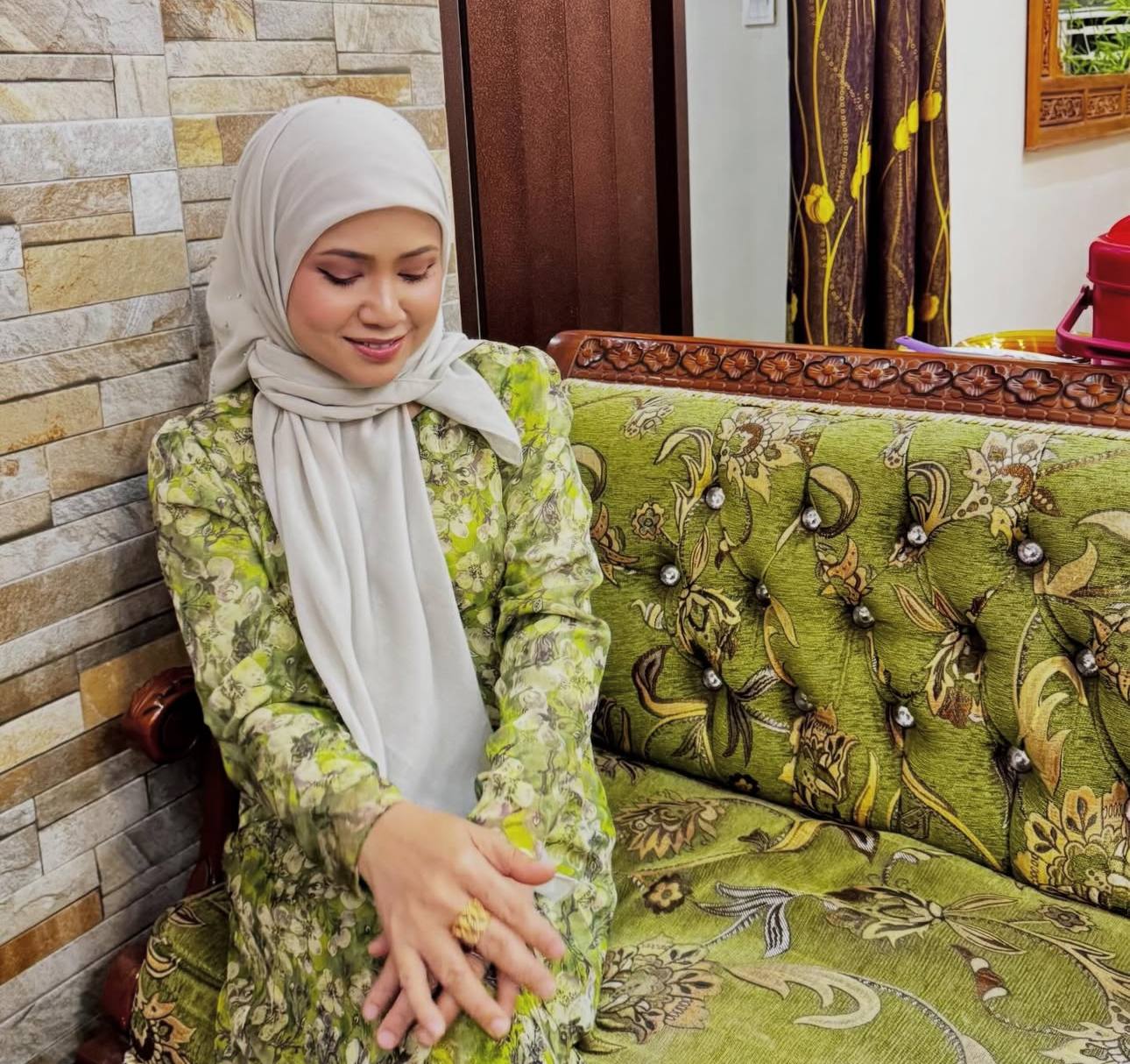 “Saya Cuma Nak Bantu Keluarga,” – Masih Relevan Jadi Penyampai Radio Sebab ‘Cable’? Feeya Iskandar Tampil Jelaskan Soal Rezeki