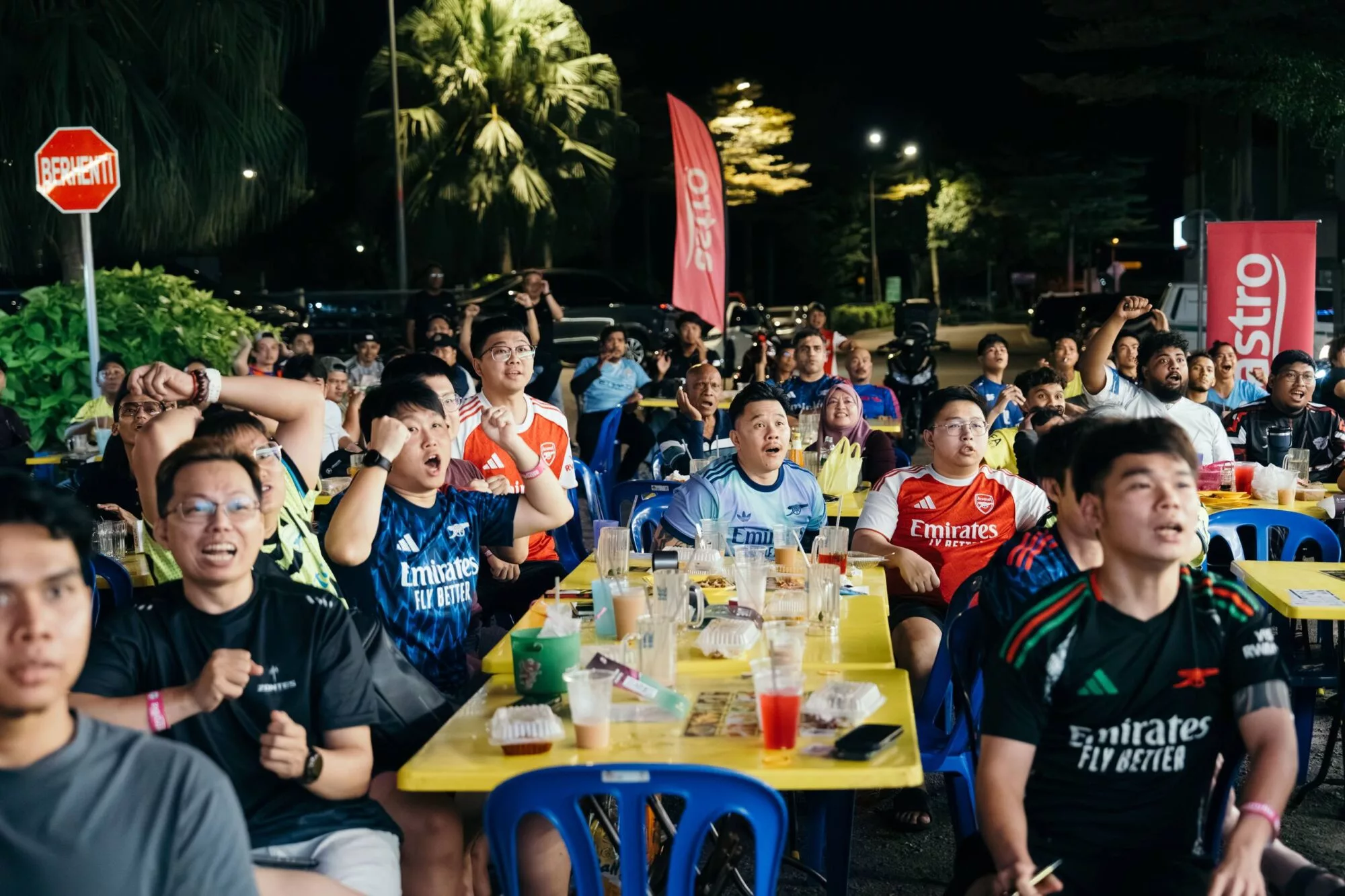 Sorakan Meledak! Astro BizOne Watch Party Ubah Cara Tonton Bola Sepak, Satukan Komuniti & Lonjak Ekonomi Setempat