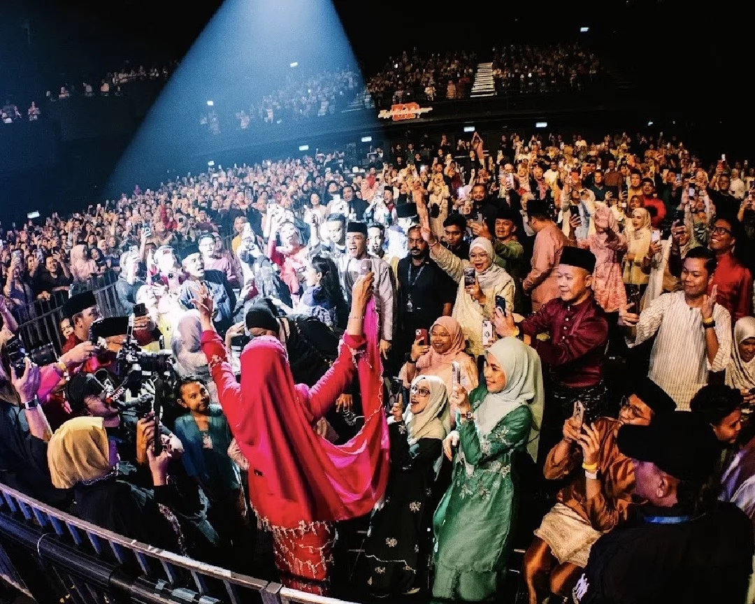 Suasana Aidilfitri Meriah, Peminat Berbaju Raya Banjiri Zepp KL Demi Siti Nurhaliza… ‘Pentas Eksklusif Aidilfitri: Beraya Dengan Saya’ Sukses!