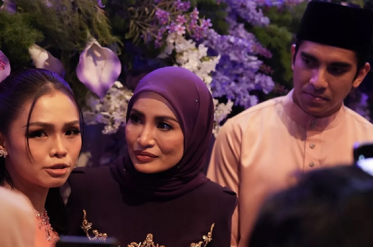 “Kadang-Kadang Orang Penat Dengan Kerja Harian. Bila menonton cerita ringan, Boleh Beri Rasa Tenang…,” – Datuk Adzliana