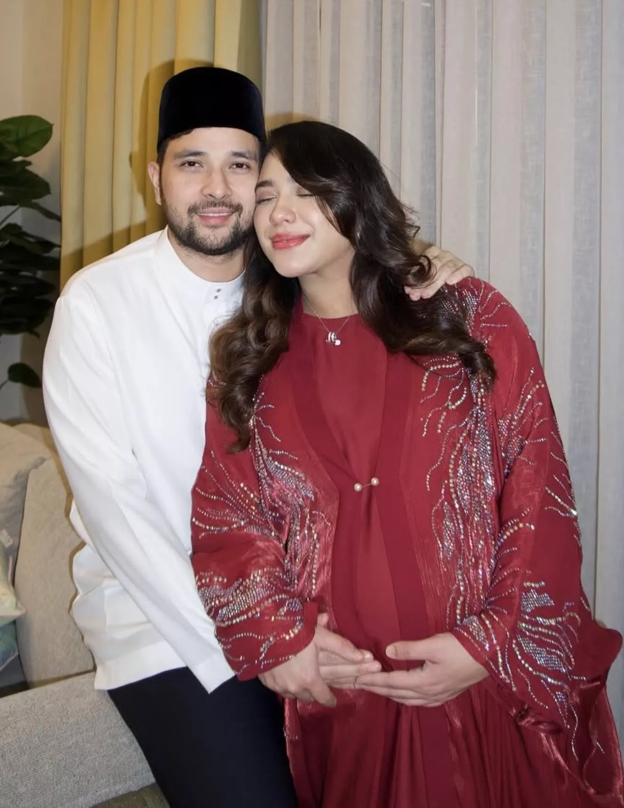 “Selamat Melahirkan Anak Lelaki Seberat 3.7KG,” – Wanna Ali Selamat Bersalin, Ayu Puteh Syukur Sambut Cucu Sulung