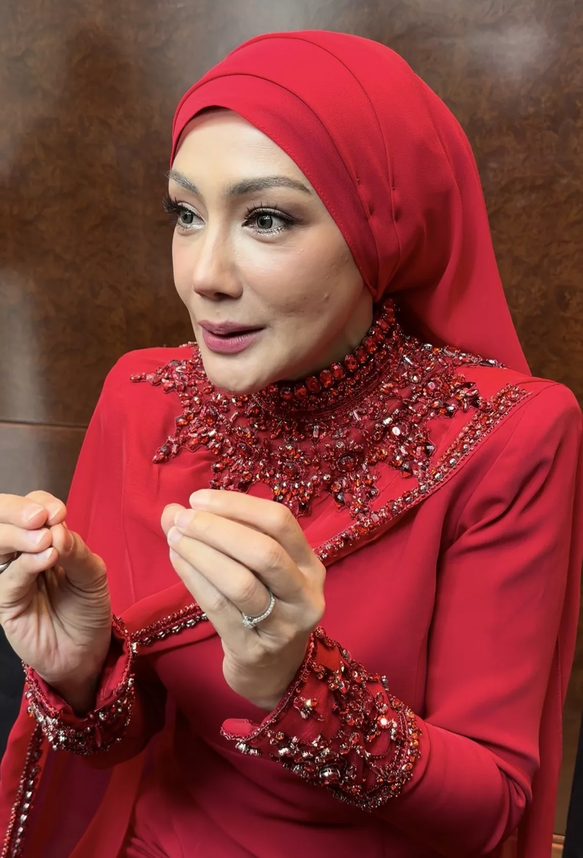 “Saya Melalui Evolusi Dunia Maya Dari Zaman MySpace Sehingga Instagram, X Dan Sekarang Threads,” - Erra Fazira 7 “Saya Melalui Evolusi Dunia Maya Dari Zaman MySpace Sehingga Instagram, X Dan Sekarang Threads,” – Erra Fazira