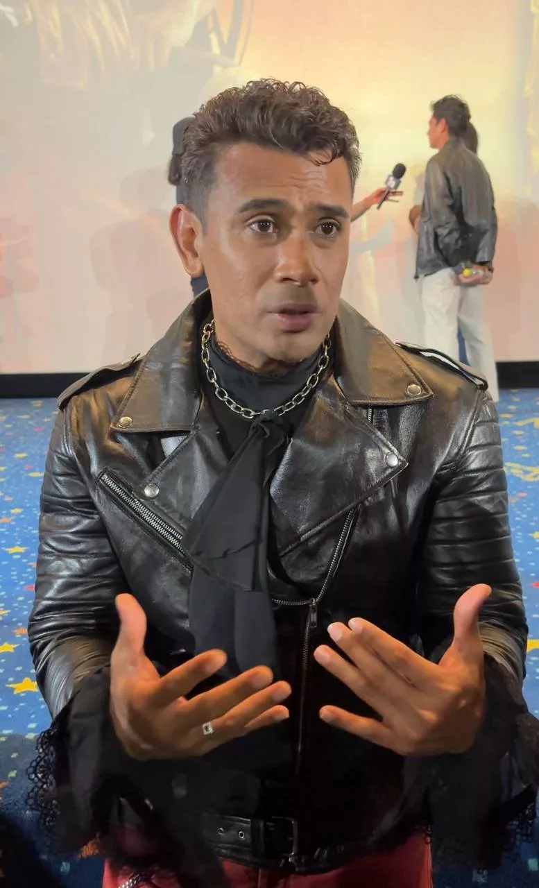 “Kami Sangat ‘Transparent’…,” – Tak Hormat Perasaan Isteri? Remy Ishak Ulas Beri Komen ‘Love Eyes’ Pada Foto Selfie Aghniny Haque