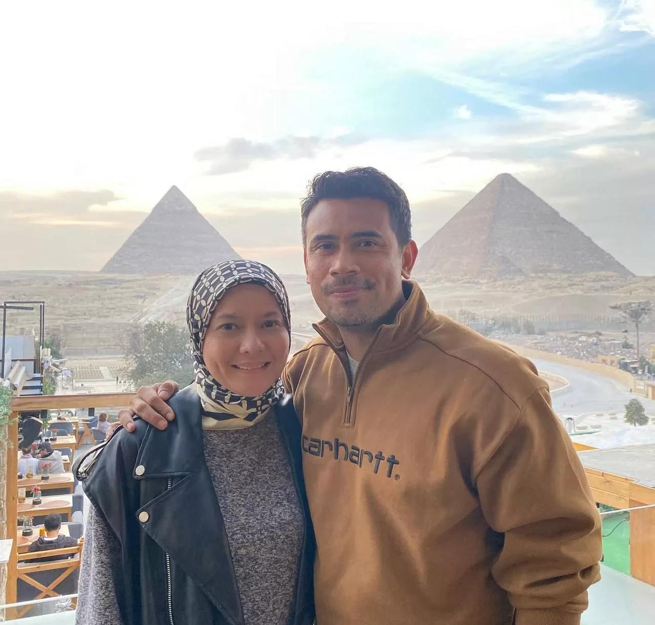 “Kami Sangat ‘Transparent’…,” – Tak Hormat Perasaan Isteri? Remy Ishak Ulas Beri Komen ‘Love Eyes’ Pada Foto Selfie Aghniny Haque