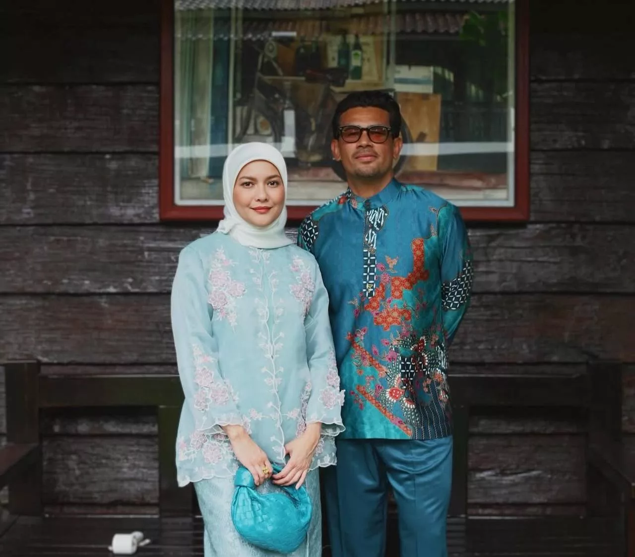 “Kami Sangat ‘Transparent’…,” – Tak Hormat Perasaan Isteri? Remy Ishak Ulas Beri Komen ‘Love Eyes’ Pada Foto Selfie Aghniny Haque
