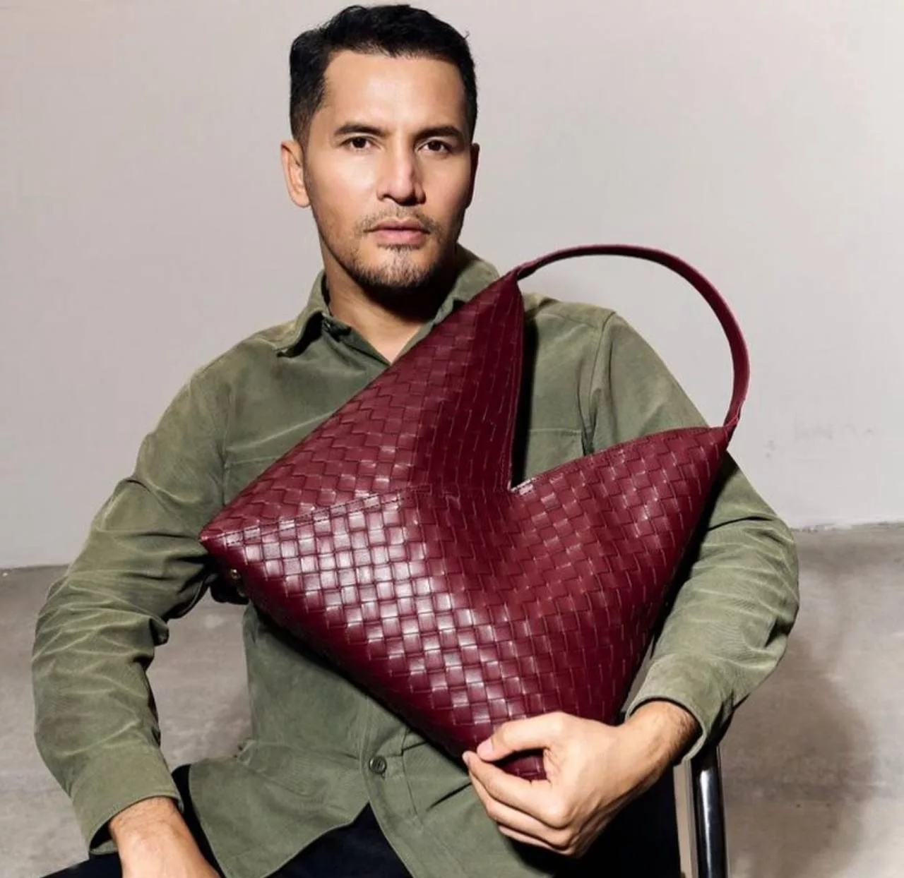 “Walau Saya Bising, Awak Tak Pernah Ambil Hati,” – Hantar Pekerja Tunai Umrah Sebab Kerja Kuat, Netizen Puji Aliff Syukri