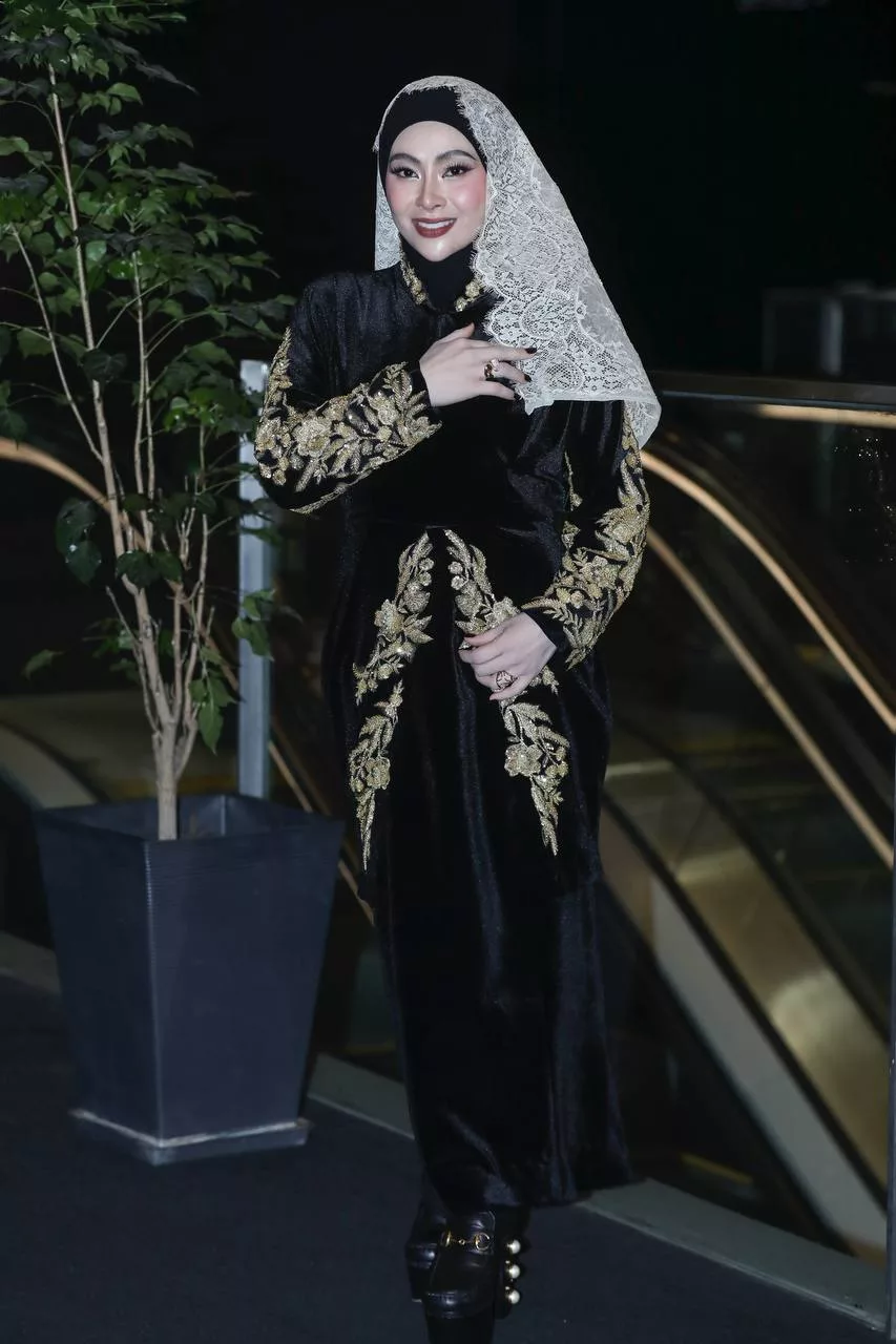 “Alhamdulilah Jika Ada Yang Suka Lihat Kami Bersama,” – Adira Nafi Gimik, Lelaki Misteri Memang Teman Istimewa