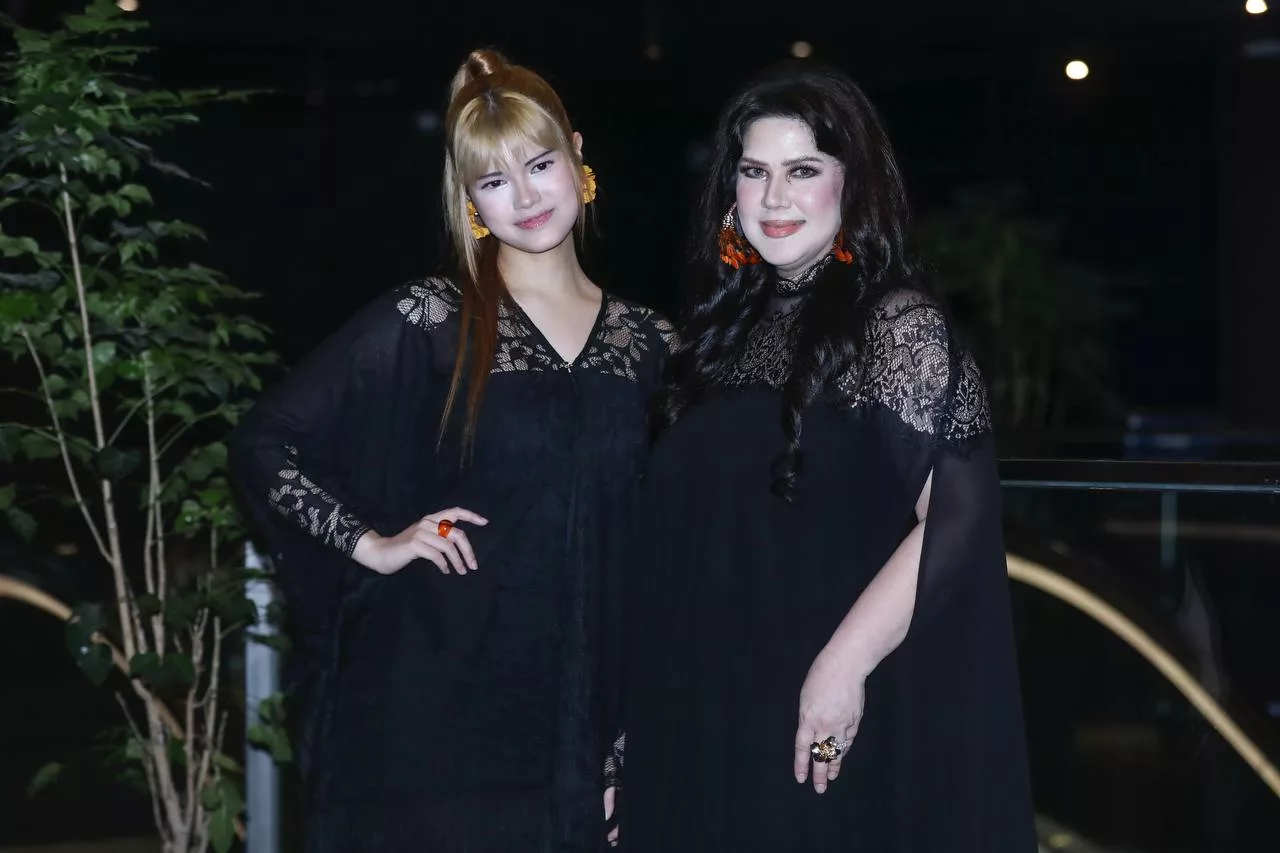 “Ia Akan Bercampur Dengan Perasaan Peribadi,” - Linda Jasmine Akui Bukan Mudah Ajar Anak Sendiri, Pendekatan Berbeza Bimbing Ratu 9 “Ia Akan Bercampur Dengan Perasaan Peribadi,” – Linda Jasmine Akui Bukan Mudah Ajar Anak Sendiri, Pendekatan Berbeza Bimbing Ratu