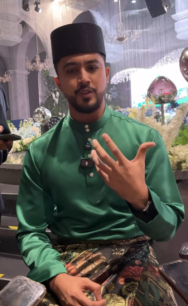 “Mungkin Ada Orang Yang Banyak Masa Untuk ‘Freeze Frame’, Namun…,” - Aliff Aziz Jelaskan Isu Wajah Bella Astillah Ditutup Pada Foto Keluarga 6 “Mungkin Ada Orang Yang Banyak Masa Untuk ‘Freeze Frame’, Namun…,” – Aliff Aziz Jelaskan Isu Wajah Bella Astillah Ditutup Pada Foto Keluarga