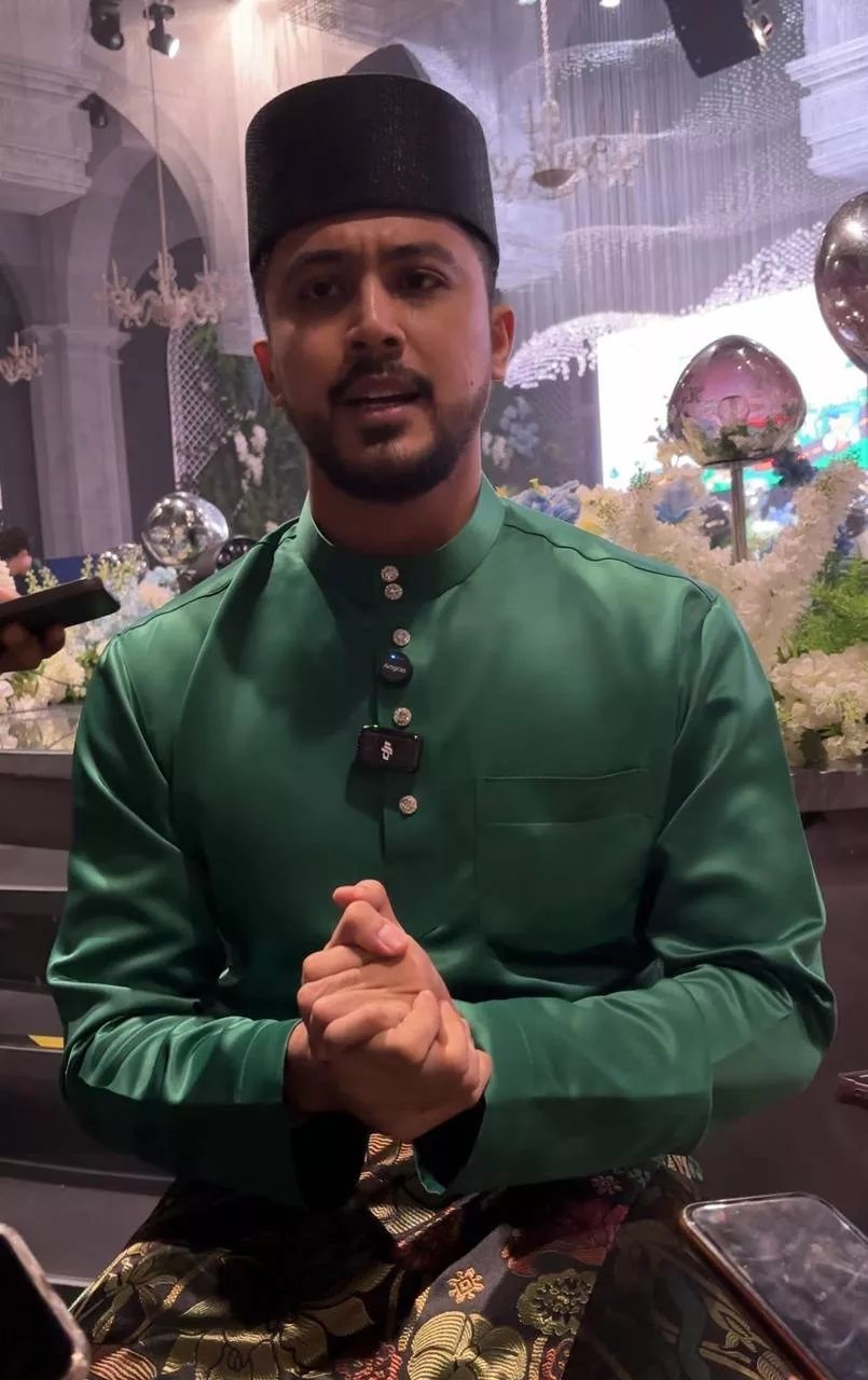 “Mungkin Ada Orang Yang Banyak Masa Untuk ‘Freeze Frame’, Namun…,” - Aliff Aziz Jelaskan Isu Wajah Bella Astillah Ditutup Pada Foto Keluarga 8 “Mungkin Ada Orang Yang Banyak Masa Untuk ‘Freeze Frame’, Namun…,” – Aliff Aziz Jelaskan Isu Wajah Bella Astillah Ditutup Pada Foto Keluarga