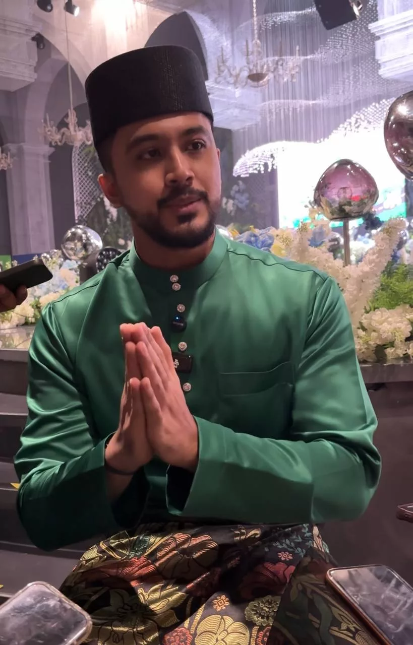 “Mungkin Ada Orang Yang Banyak Masa Untuk ‘Freeze Frame’, Namun…,” - Aliff Aziz Jelaskan Isu Wajah Bella Astillah Ditutup Pada Foto Keluarga 7 “Mungkin Ada Orang Yang Banyak Masa Untuk ‘Freeze Frame’, Namun…,” – Aliff Aziz Jelaskan Isu Wajah Bella Astillah Ditutup Pada Foto Keluarga
