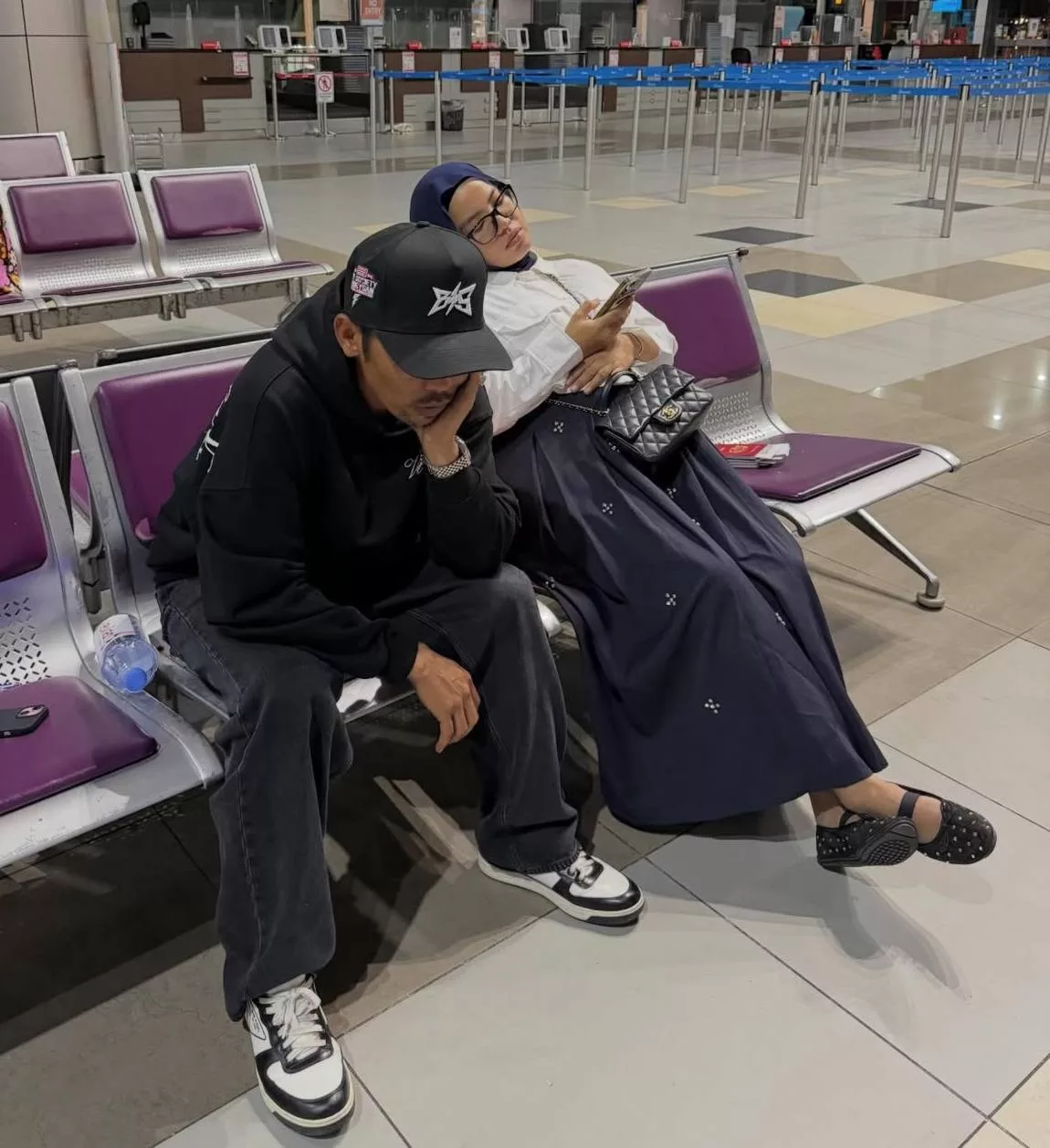 “Dia Isteri Yang Dahsyat, Sama Macam Siti Sarah…,” - Pengorbanan Watie, Serah Semua Hasil Jualan Sambal Hitam Bantu Shuib Pulihkan Bisnes 5 “Dia Isteri Yang Dahsyat, Sama Macam Siti Sarah…,” – Pengorbanan Watie, Serah Semua Hasil Jualan Sambal Hitam Bantu Shuib Pulihkan Bisnes