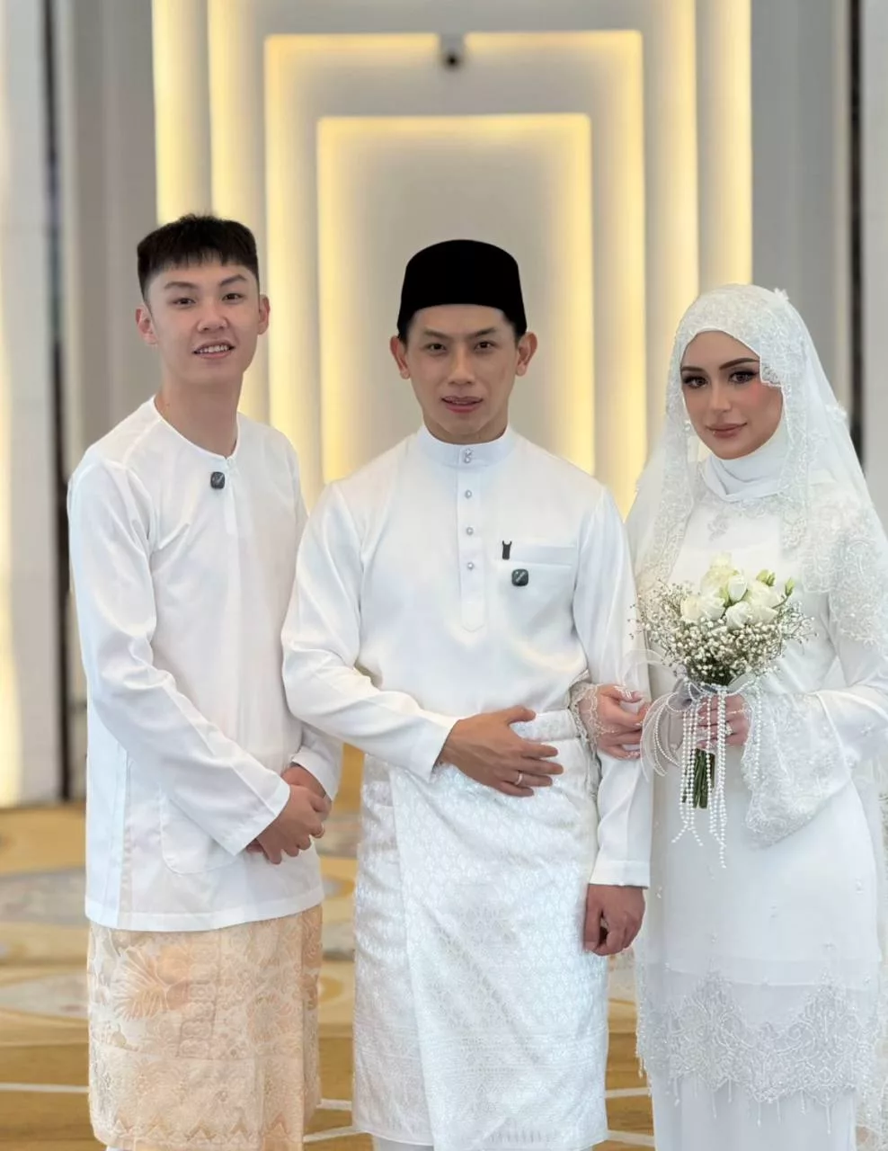 “Ini Bukan Wayang, Kitalah Last One Standing,” - Video Tular Sam Lim & Parisa Ardina Cetus Spekulasi Hari Bahagia! 5 “Ini Bukan Wayang, Kitalah Last One Standing,” – Video Tular Sam Lim & Parisa Ardina Cetus Spekulasi Hari Bahagia!