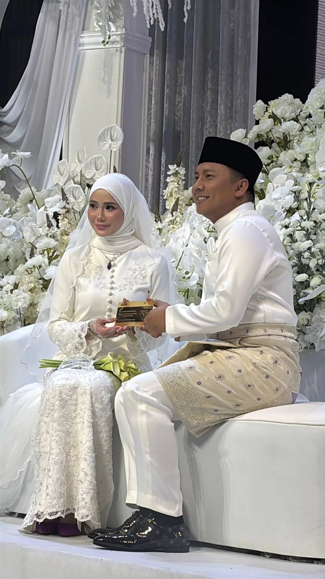 Radin Selamat Bergelar Suami Nur Amirah, Serah Mas Kahwin RM15,020.26 & Pohon Emas Sakura