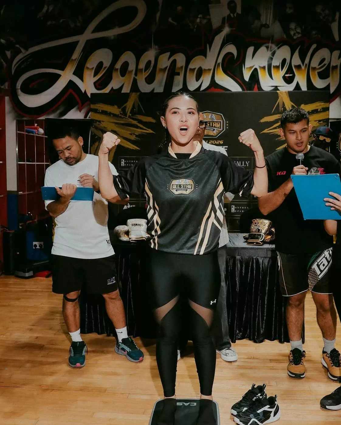 “Terasa Seperti Mimpi…’ – Trisha Ooi Tewaskan Influencer Indonesia, Rangkul Tali Pinggang Juara Tinju Di Dubai!