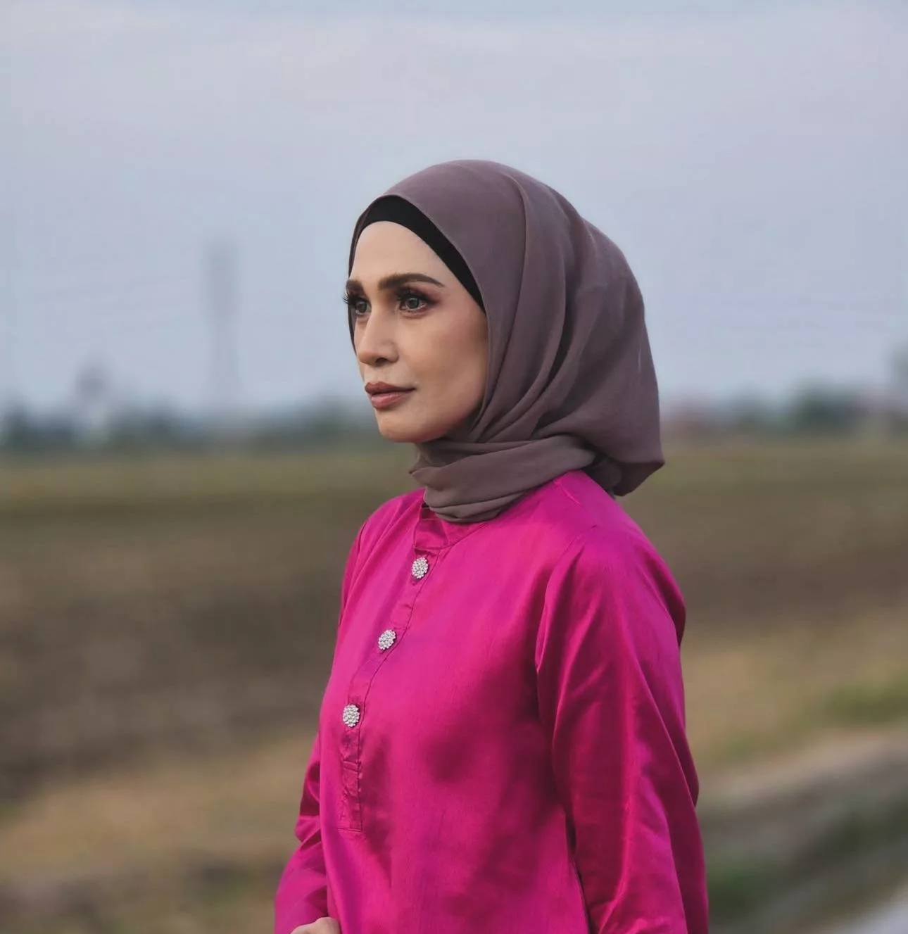 “Naik Kereta Terus Laju Air Mata,” – Izreen Azminda Tak Dapat Tahan Sebak, Yang Baik Hanya Dari Allah SWT