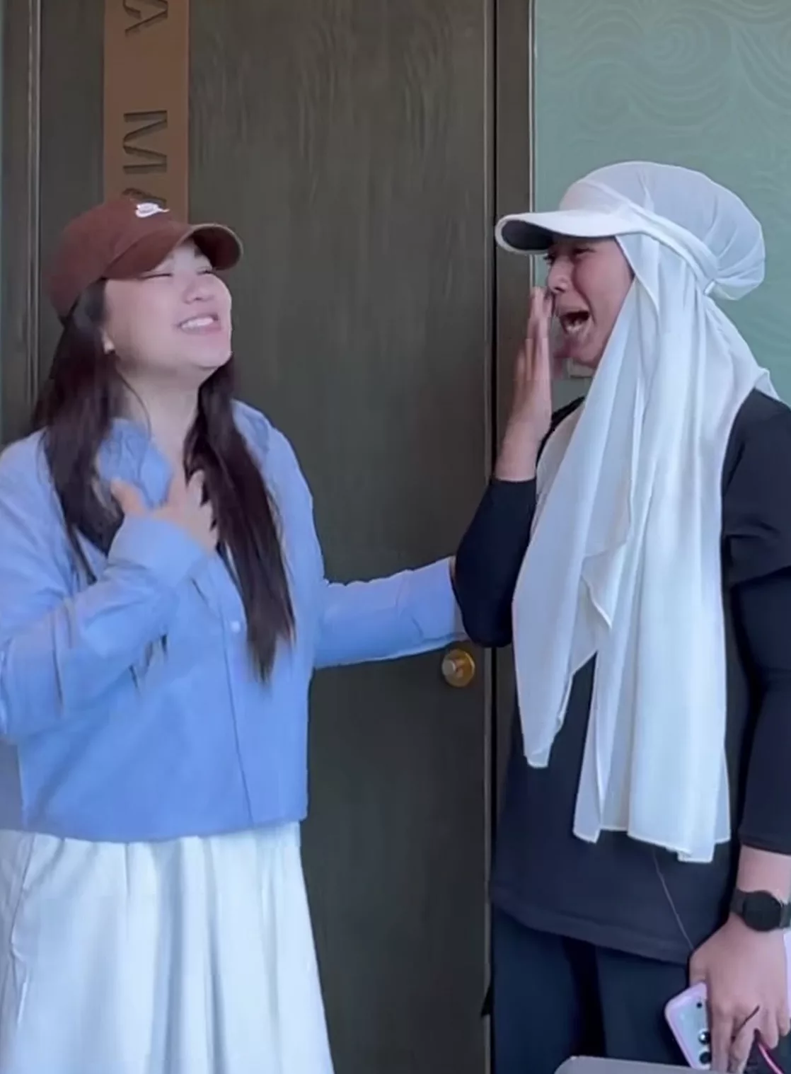 “Aku Tak Nak Kau Lalu Jalan Sama Lagi,” – Janna Nick Balik Malaysia Demi Azar Azmi, Undang Sebak Netizen